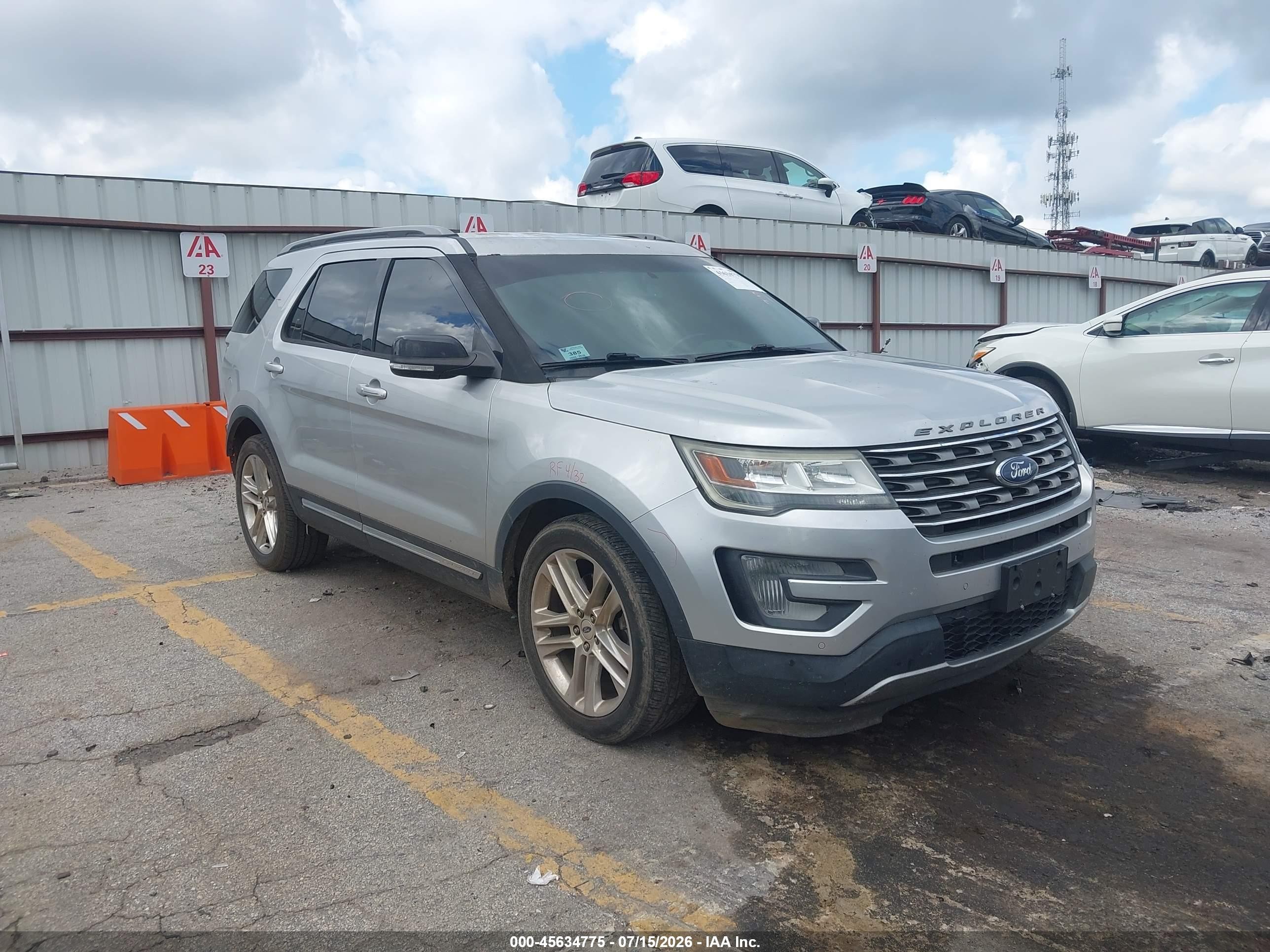 2016 Ford Explorer XLT, VIN 1FM5K7D84GGC86053 — Зад