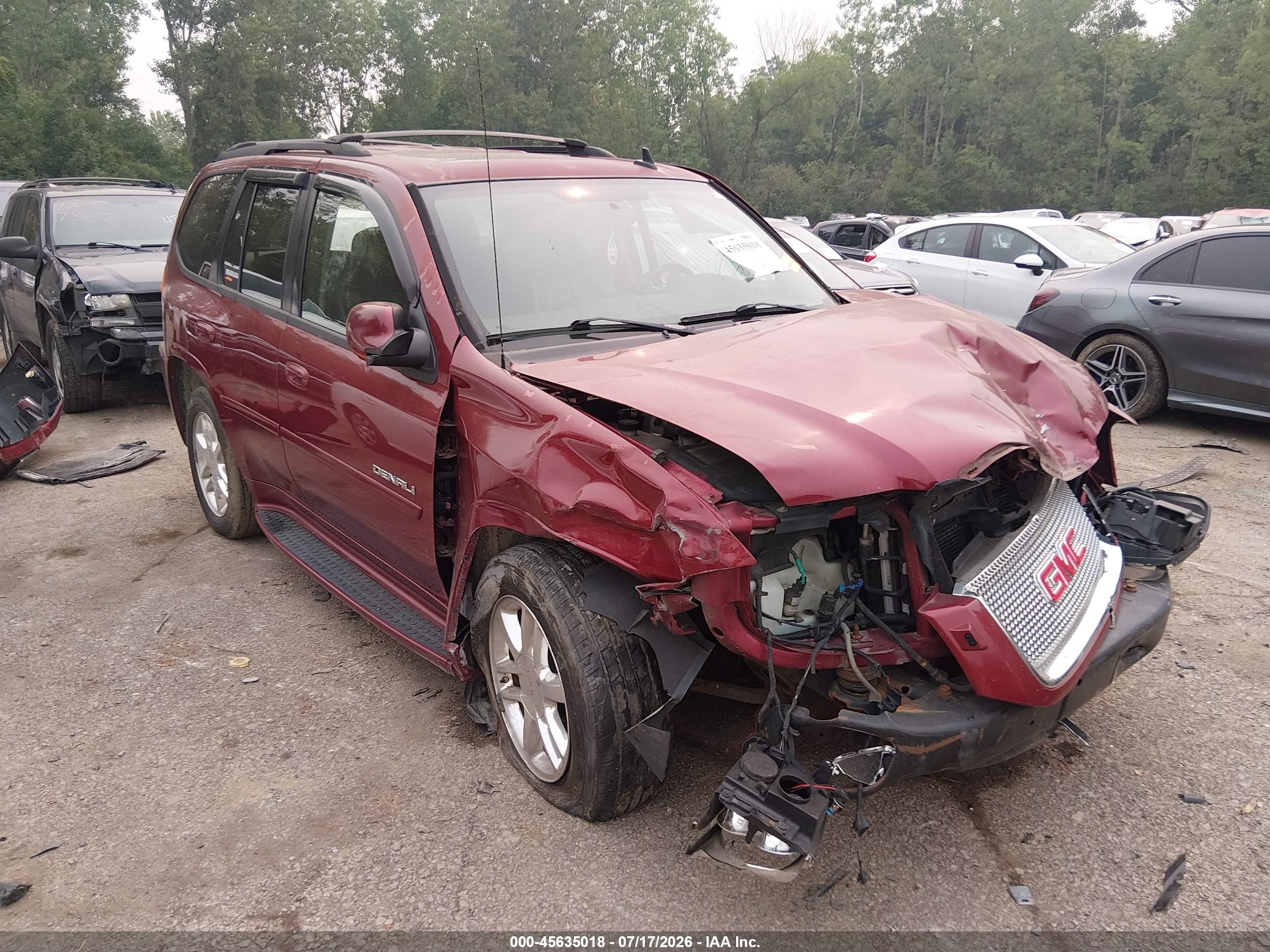 2008 GMC Envoy Denali, VIN 1GKET63M882222949 — Front end