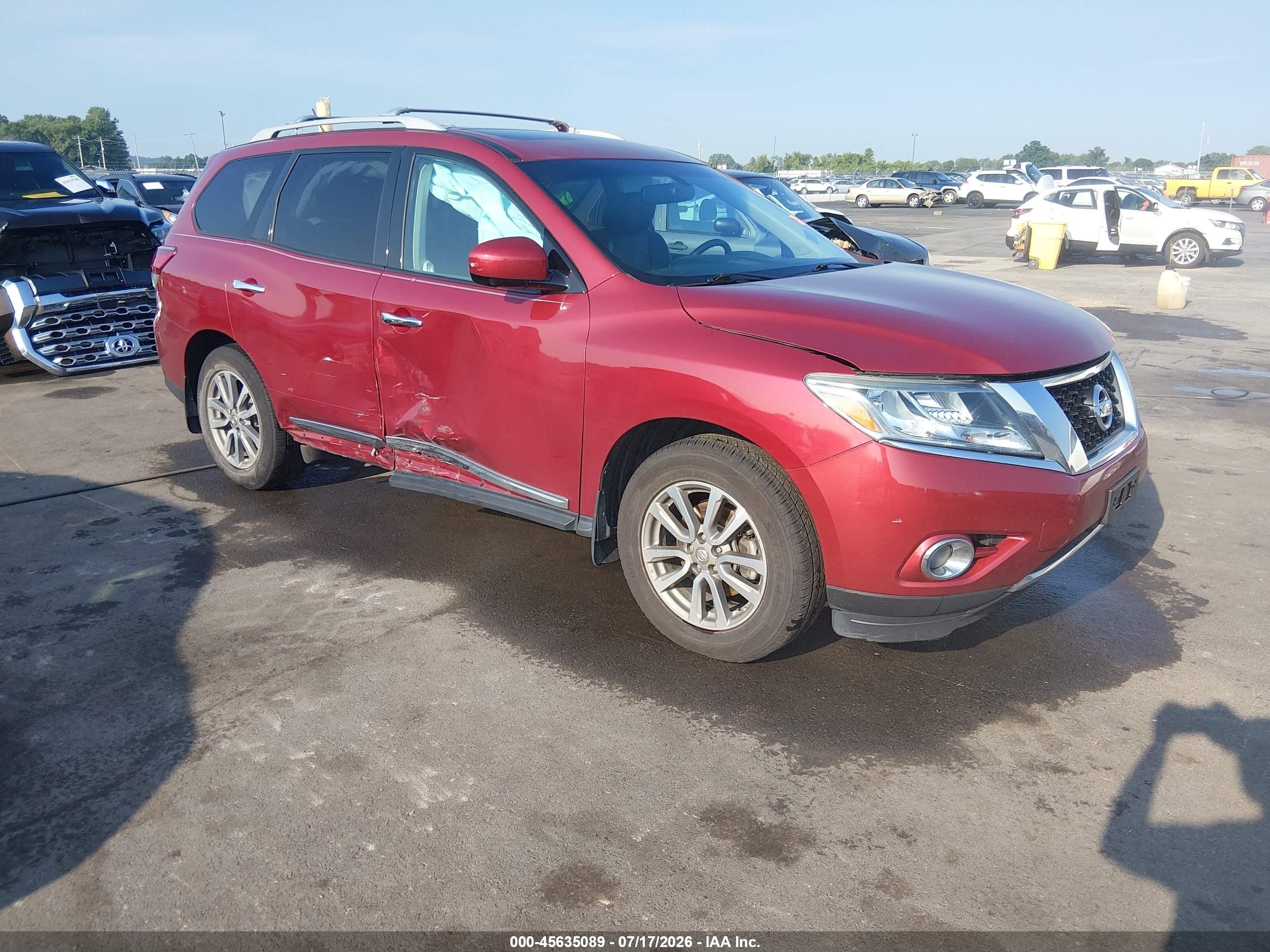 2016 Nissan Pathfinder Platinum, VIN 5N1AR2MM8GC624121 — Side