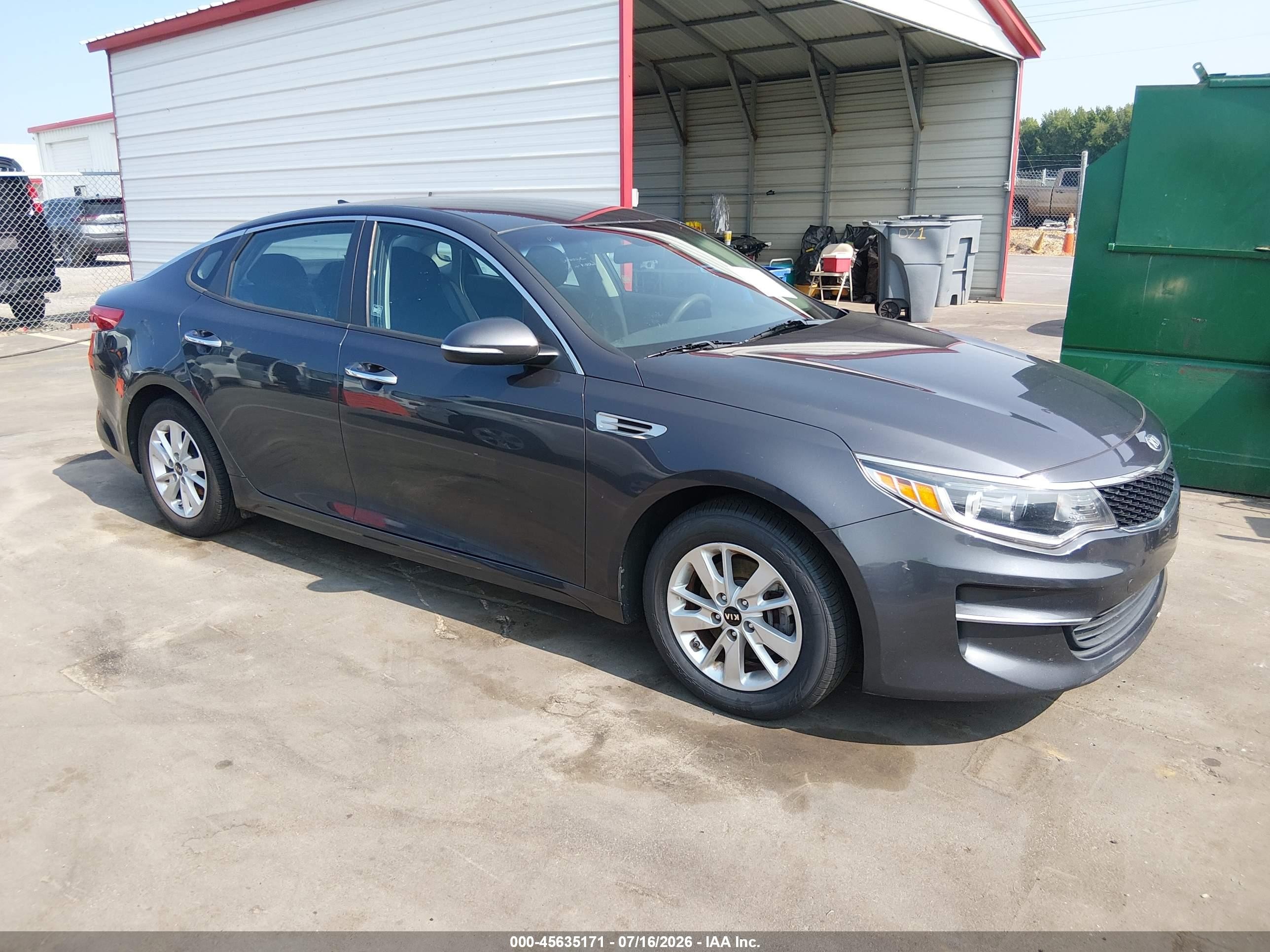 2018 Kia Optima LX, VIN KNAGT4L37J5232843 — Зад