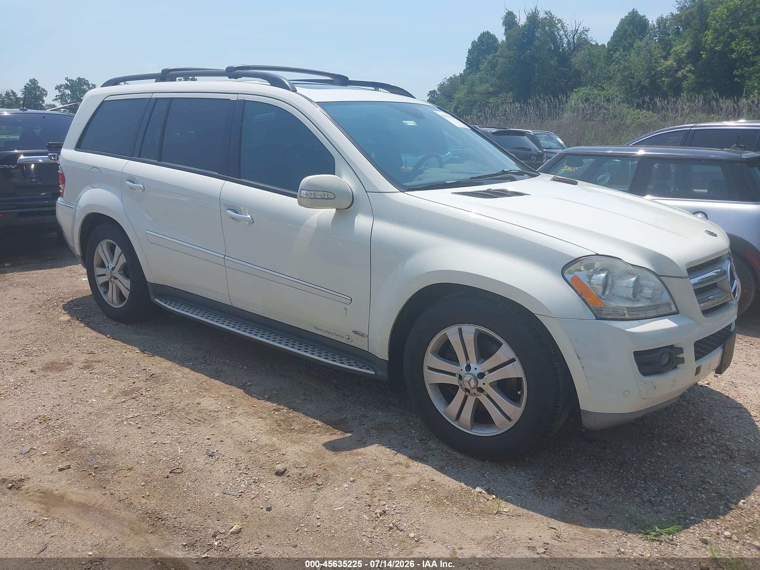 2008 Mercedes-Benz GL 450, VIN 4JGBF71E68A360627 — Normal wear