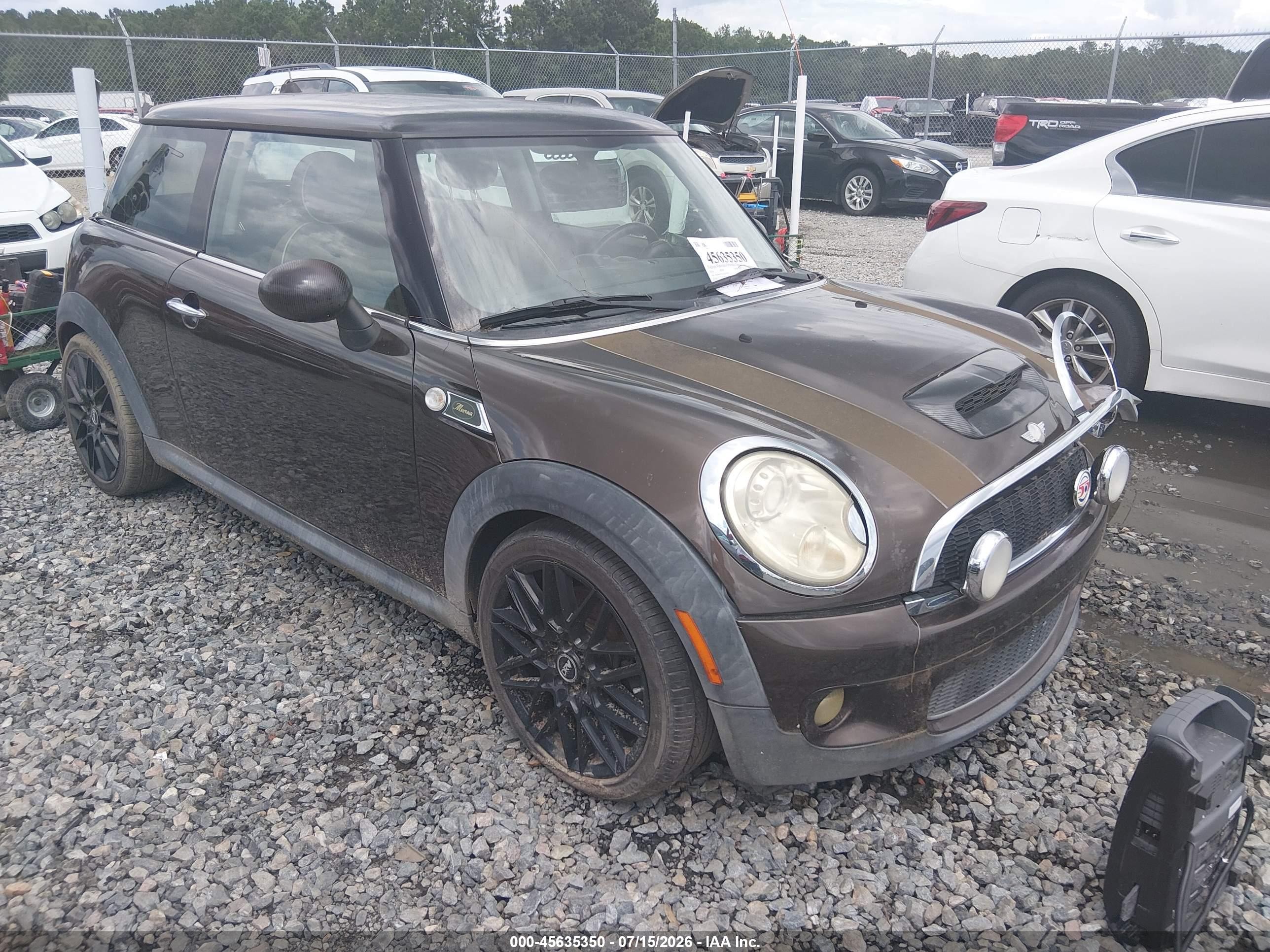 2010 MINI Hardtop S, VIN WMWMF7C52ATZ72521 — Normal wear