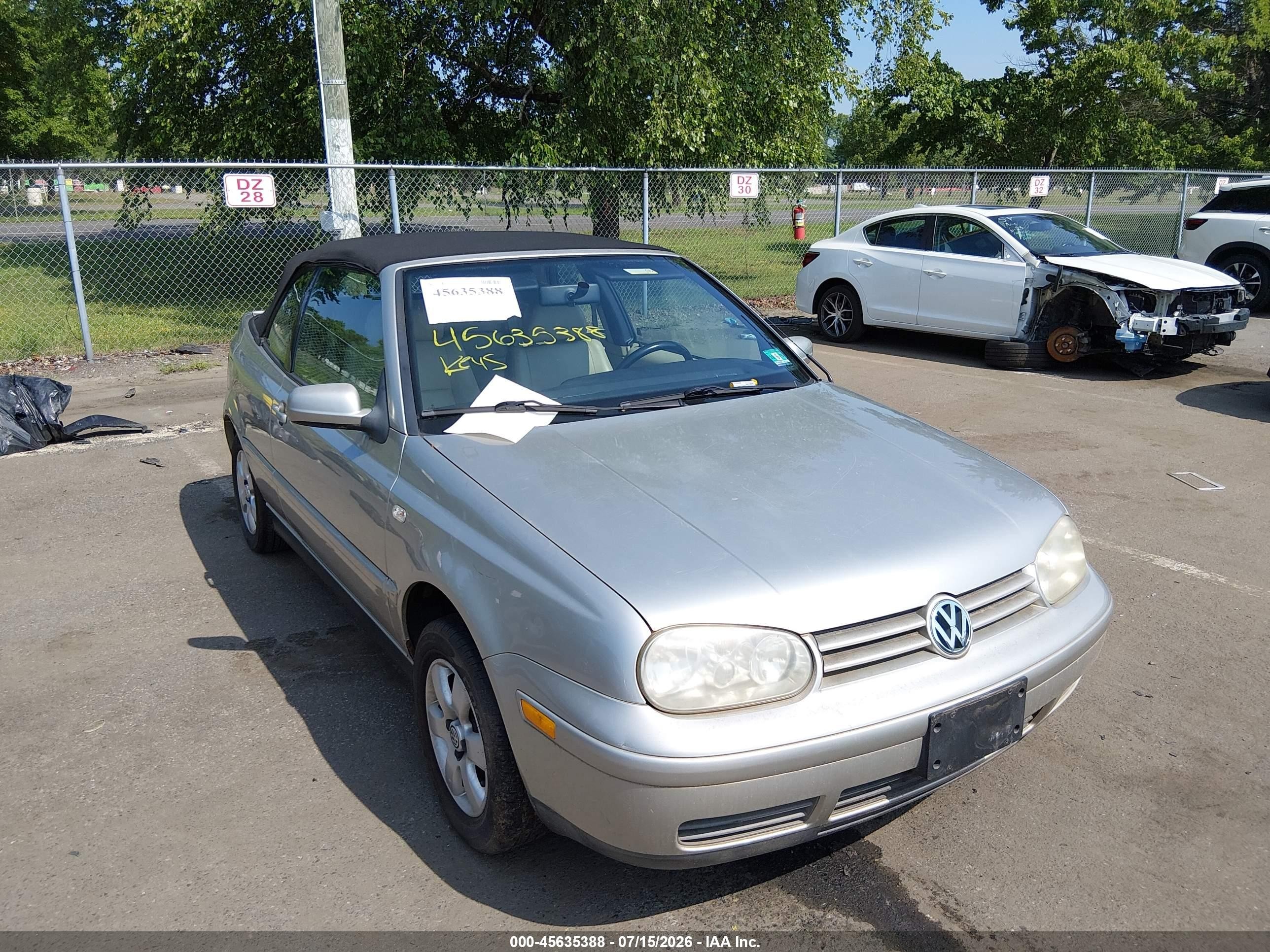2001 Volkswagen Cabriolet GLX, VIN 3VWDC21V01M815826 — Normal wear