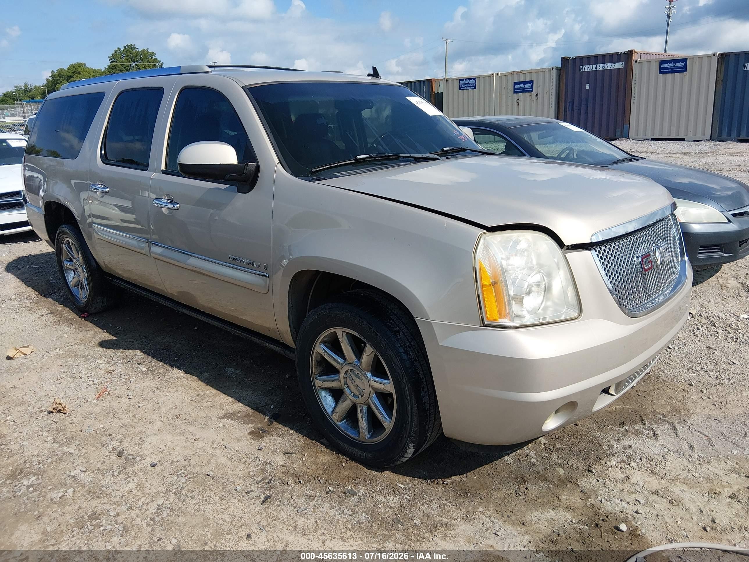 2007 GMC Yukon XL, VIN 1GKFK66817J398722 — Normal wear
