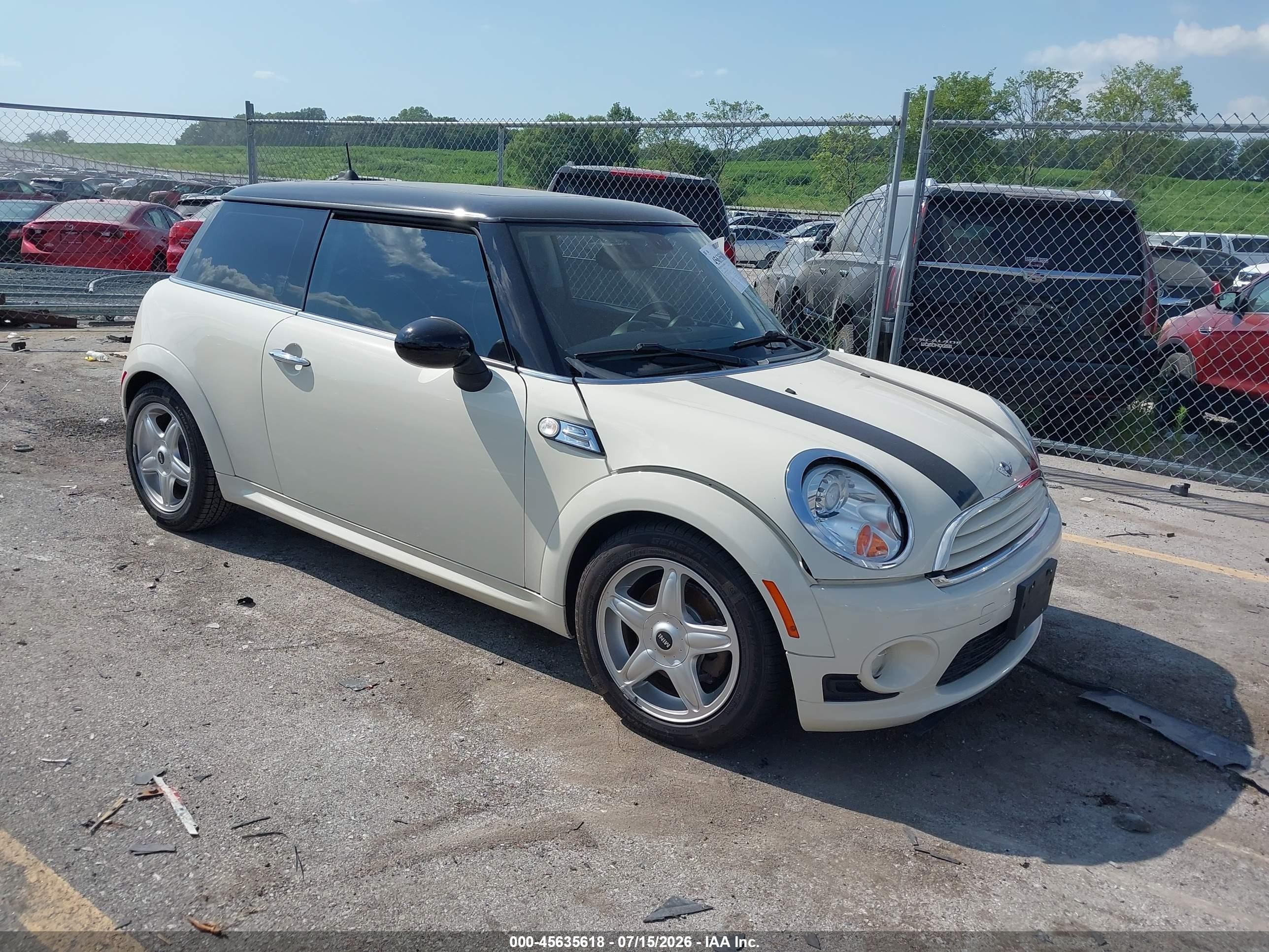 2010 MINI Hardtop, VIN WMWMF3C55ATZ65183 — Пресная вода
