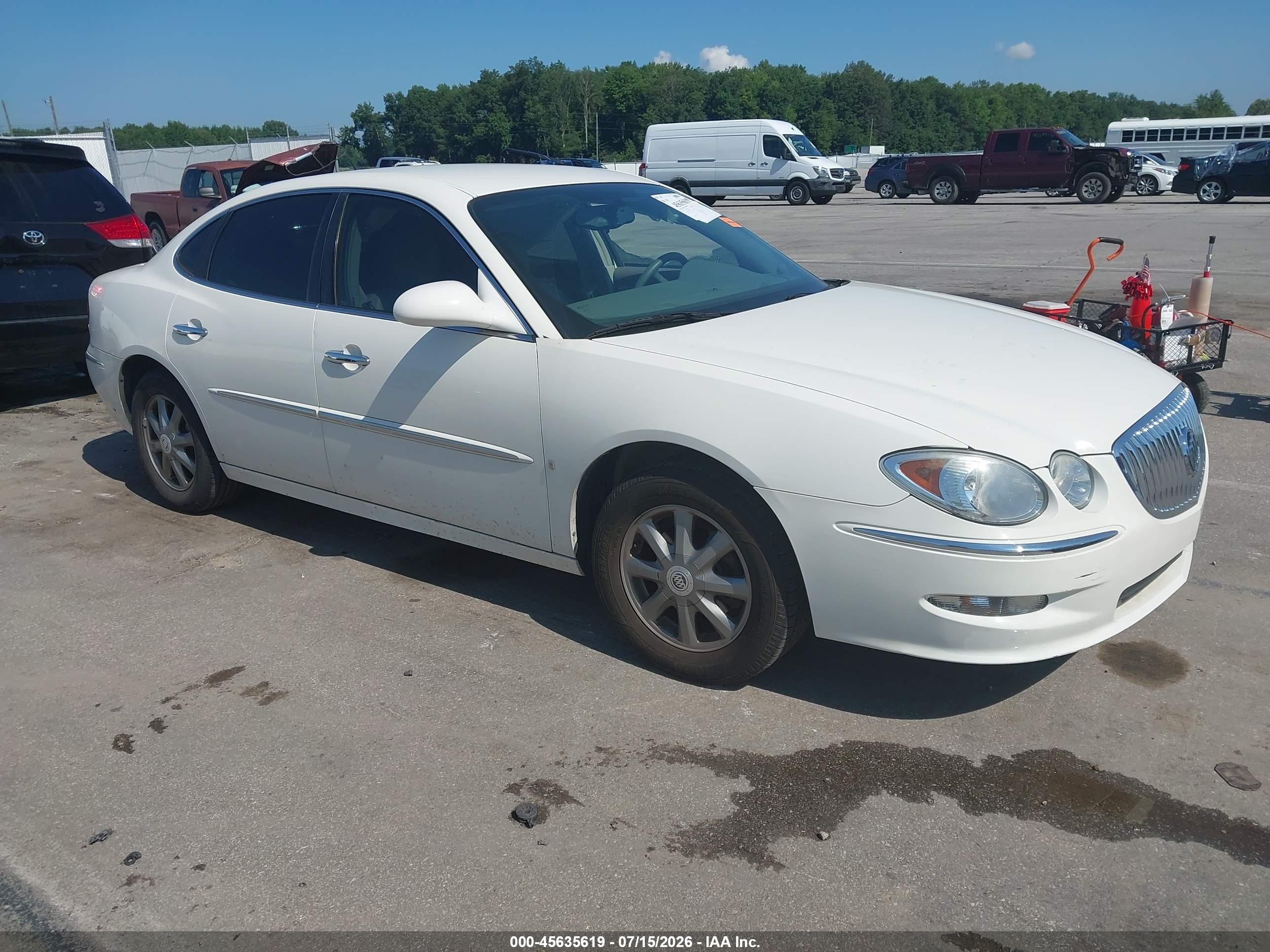 2008 Buick LaCrosse CXL, VIN 2G4WD582681131690 — Бок
