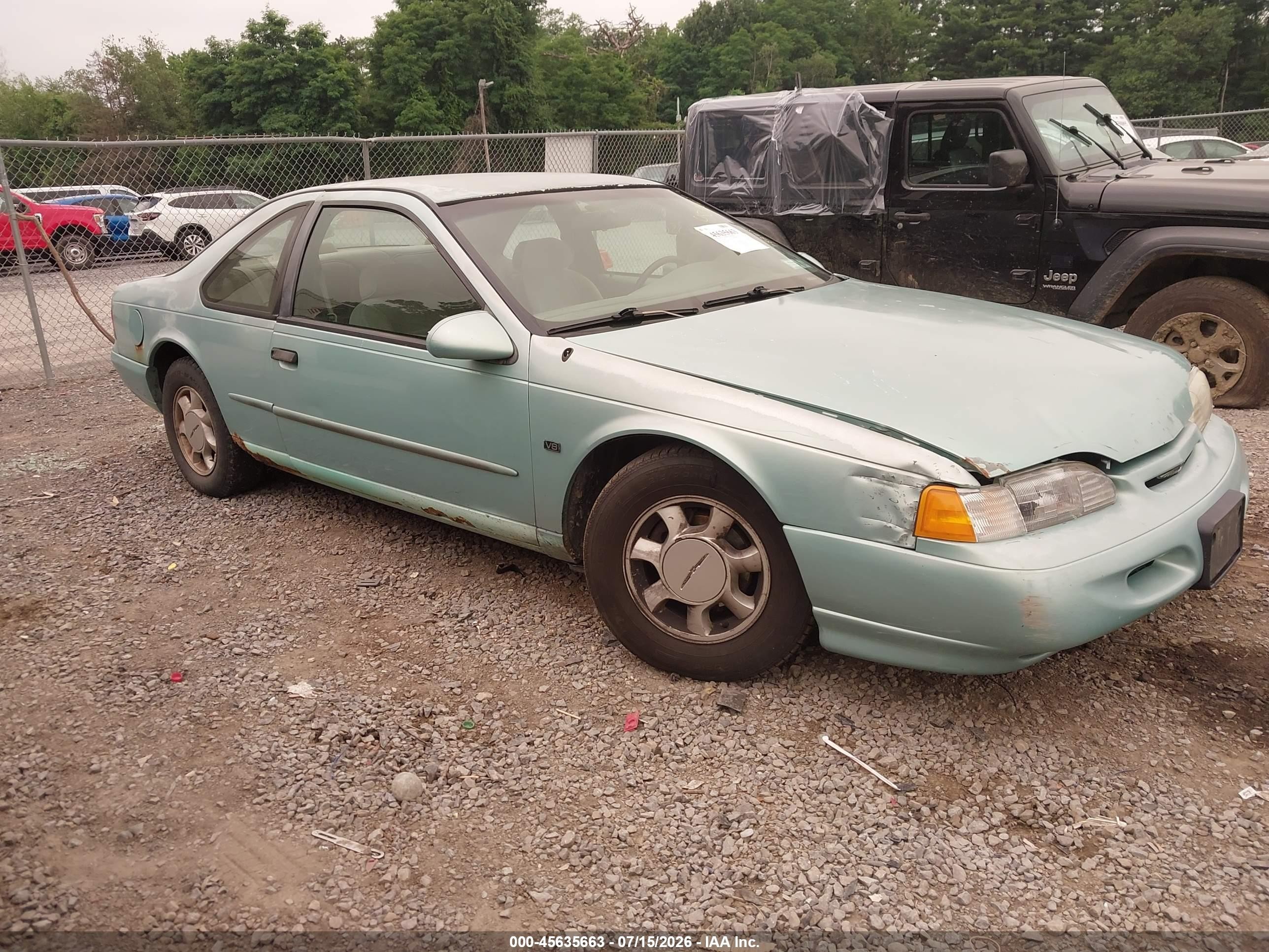 1995 Ford Thunderbird LX, VIN 1FALP62W5SH149494 — Front end