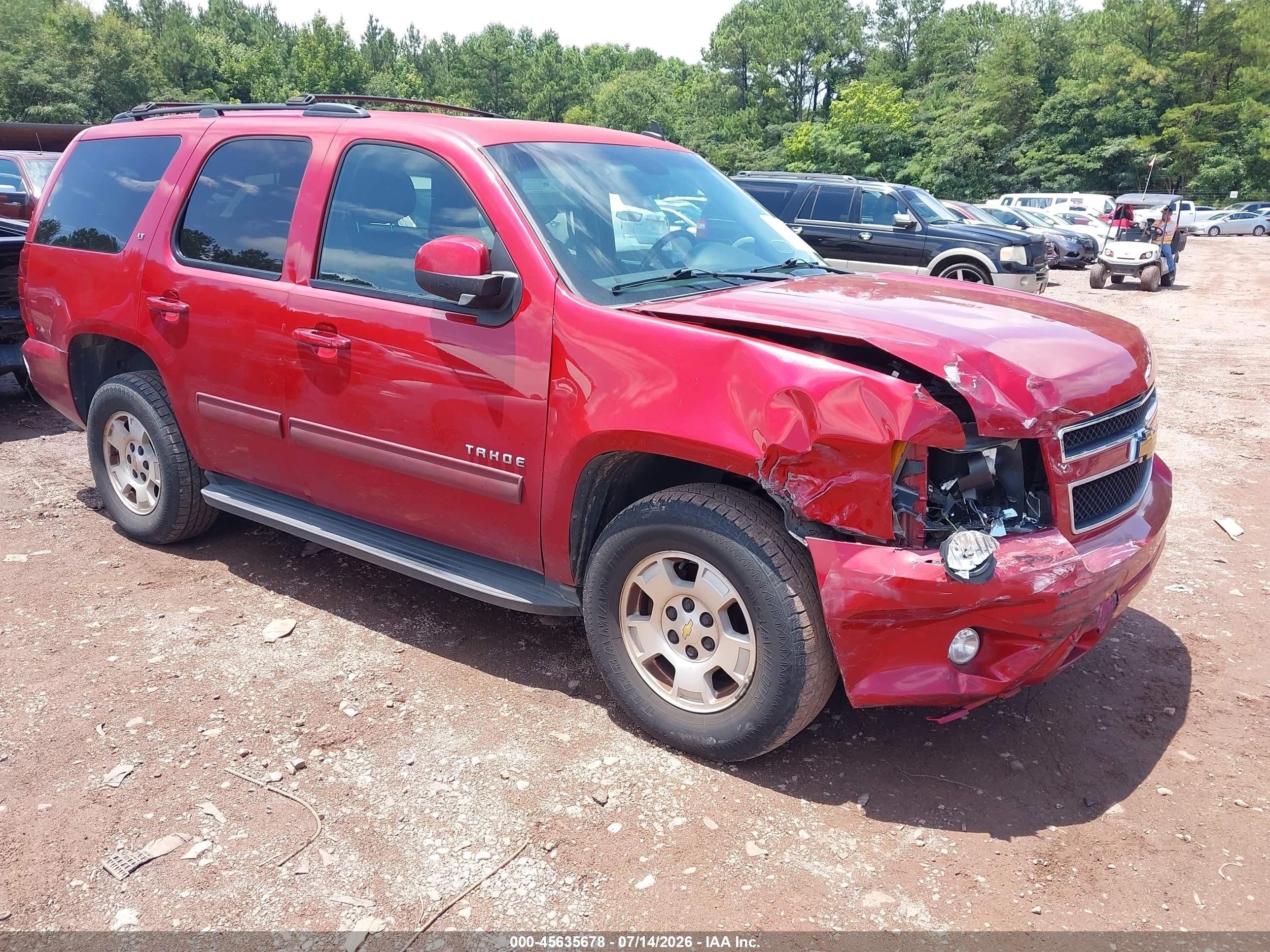 2014 Chevrolet Tahoe LT, VIN 1GNSCBE07ER236790 — Перед