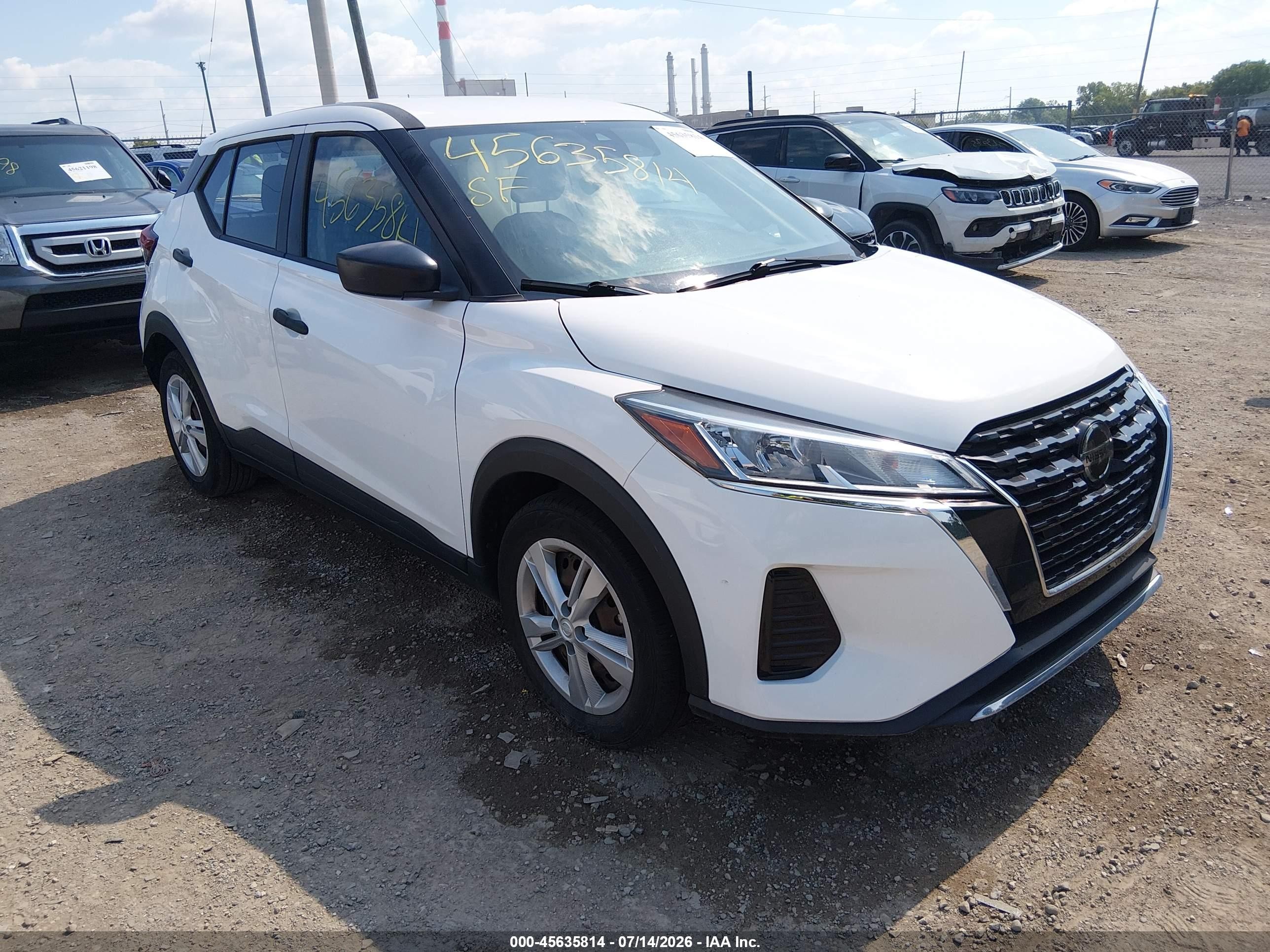 2021 Nissan Kicks S, VIN 3N1CP5BV8ML475325 — Бок