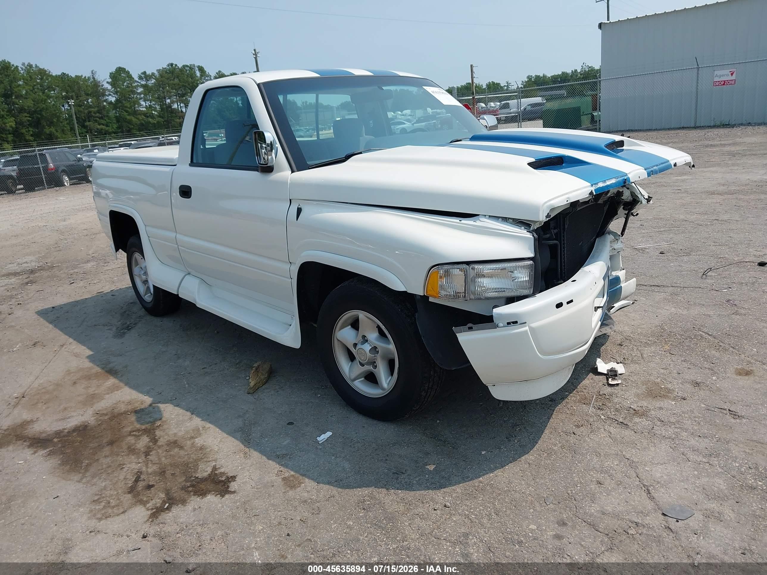 1997 Dodge 1500, VIN 1B7HC16Y0VS235409 — Перед