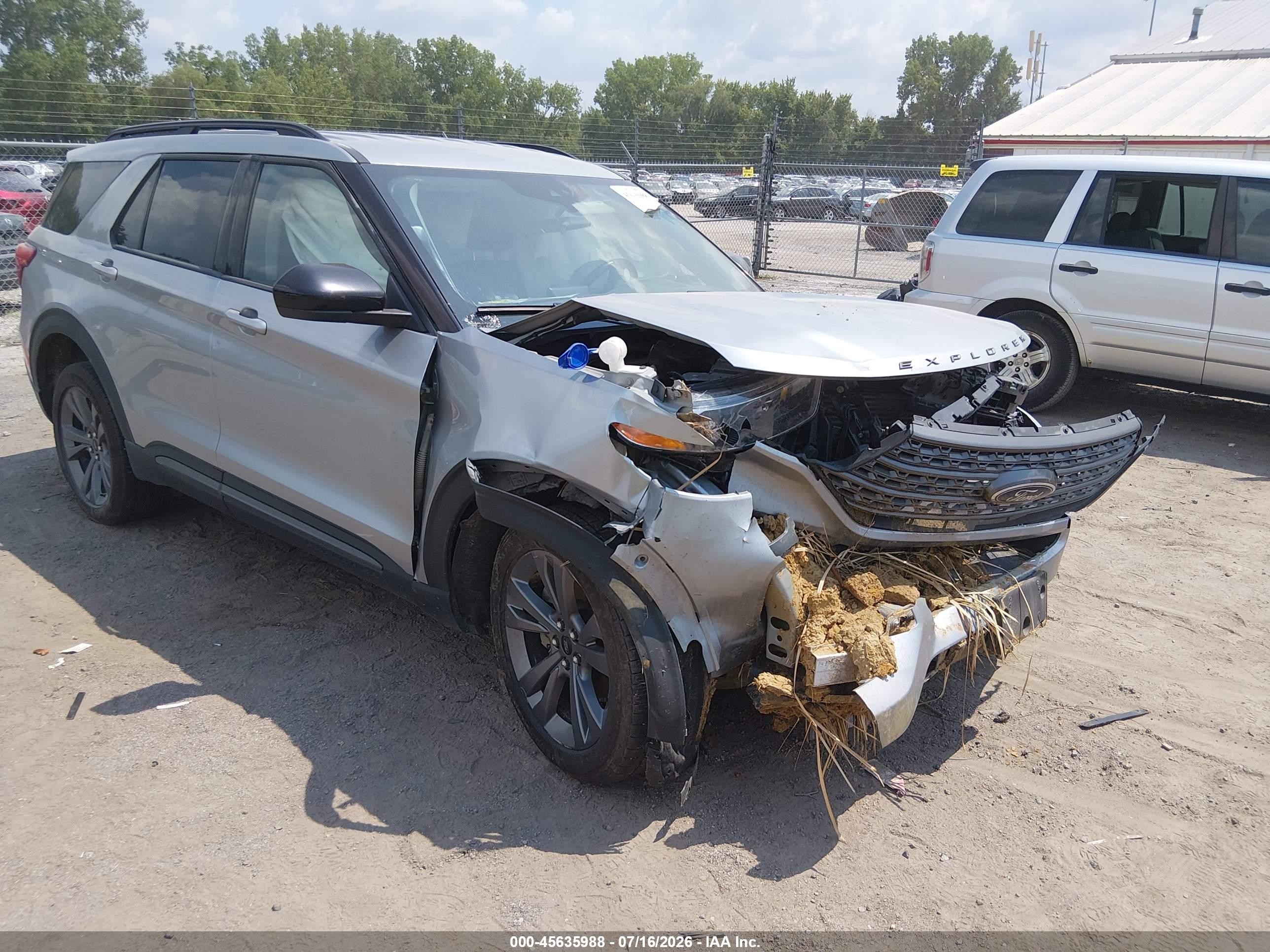 2022 Ford Explorer XLT, VIN 1FMSK8DH4NGC16462 — Front end