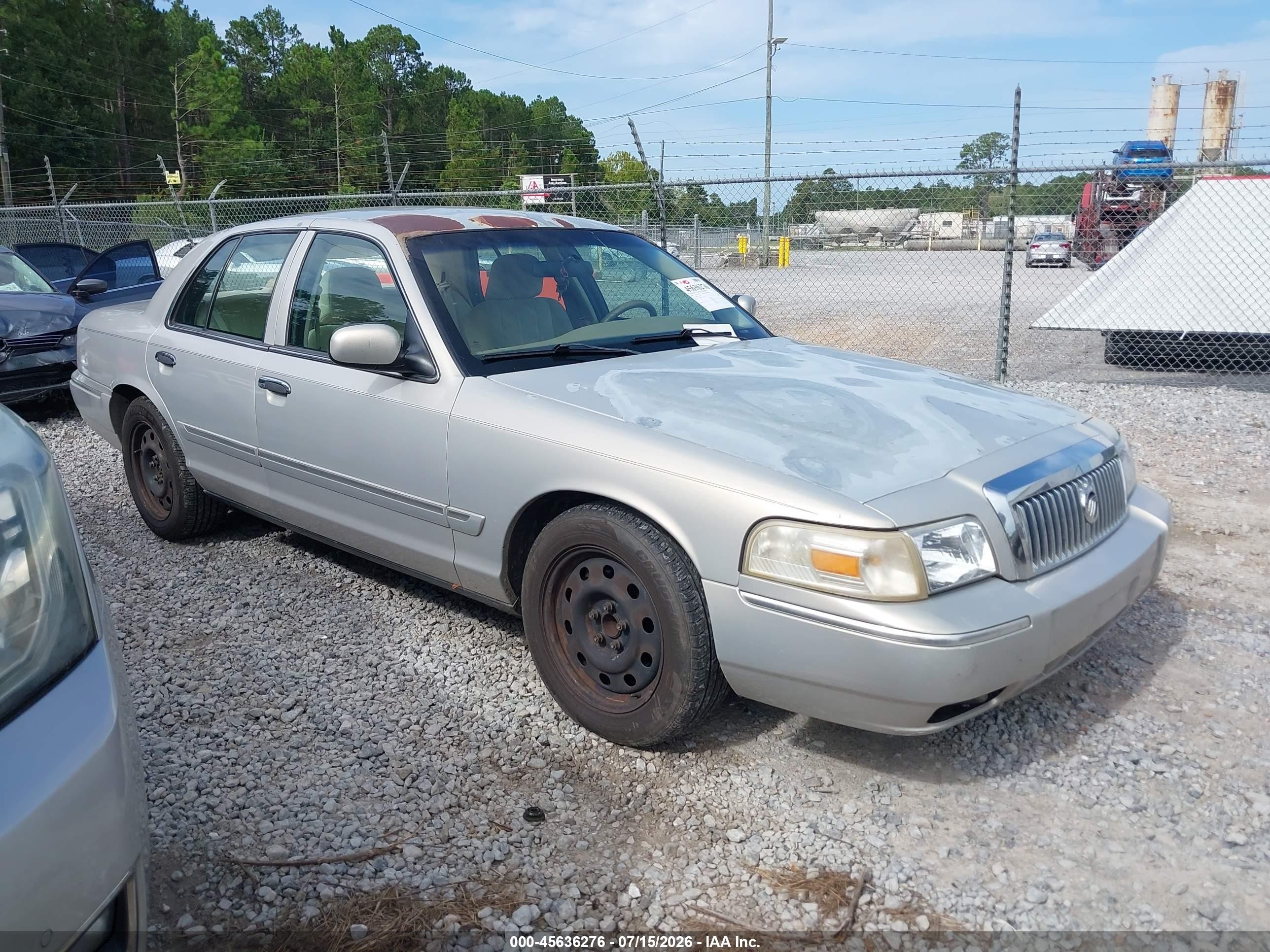 2008 Mercury Grand Marquis GS, VIN 2MEFM74V08X639763 — Roof