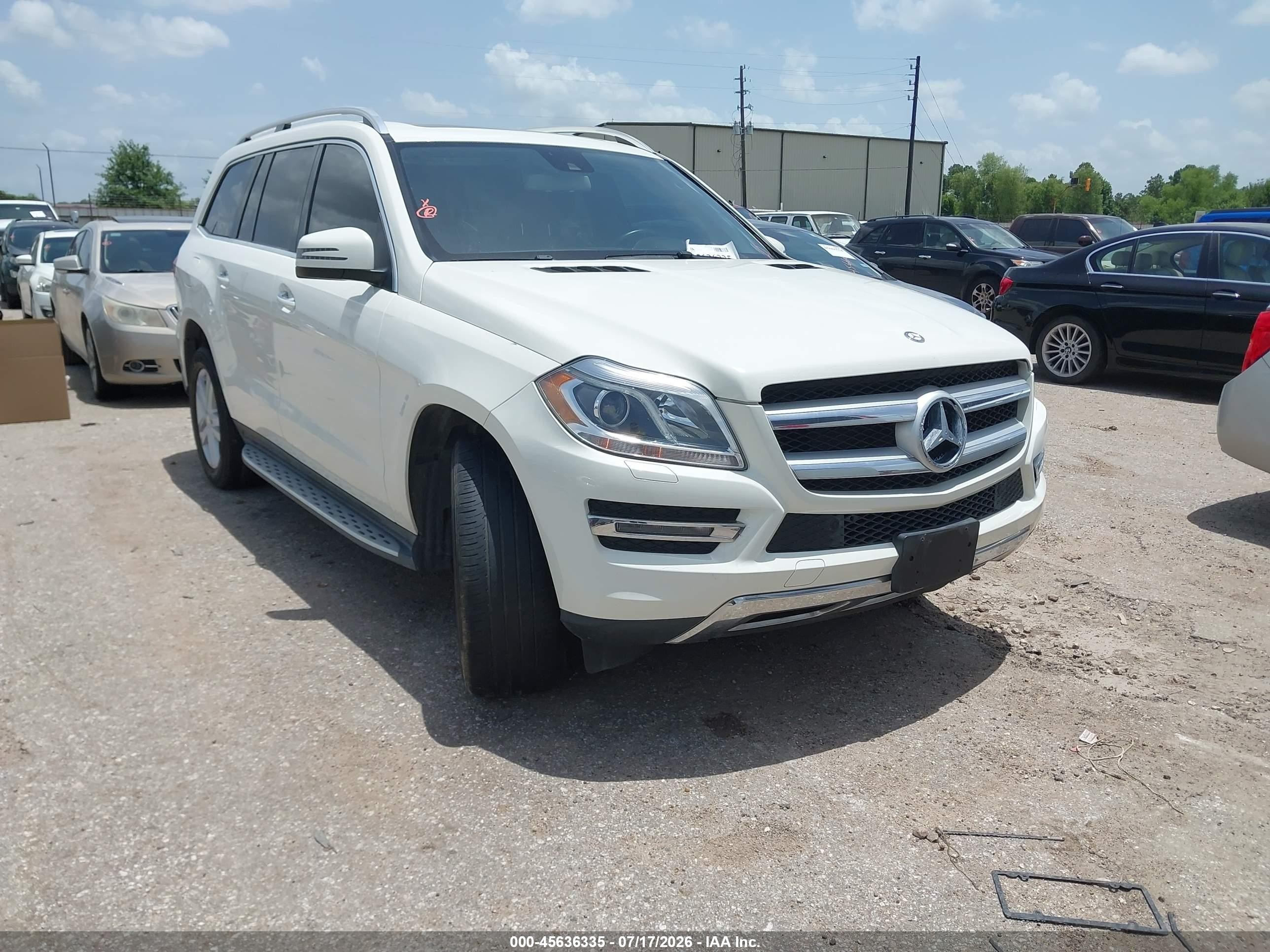 2013 Mercedes-Benz GL 450, VIN 4JGDF7CEXDA168272 — Normal wear