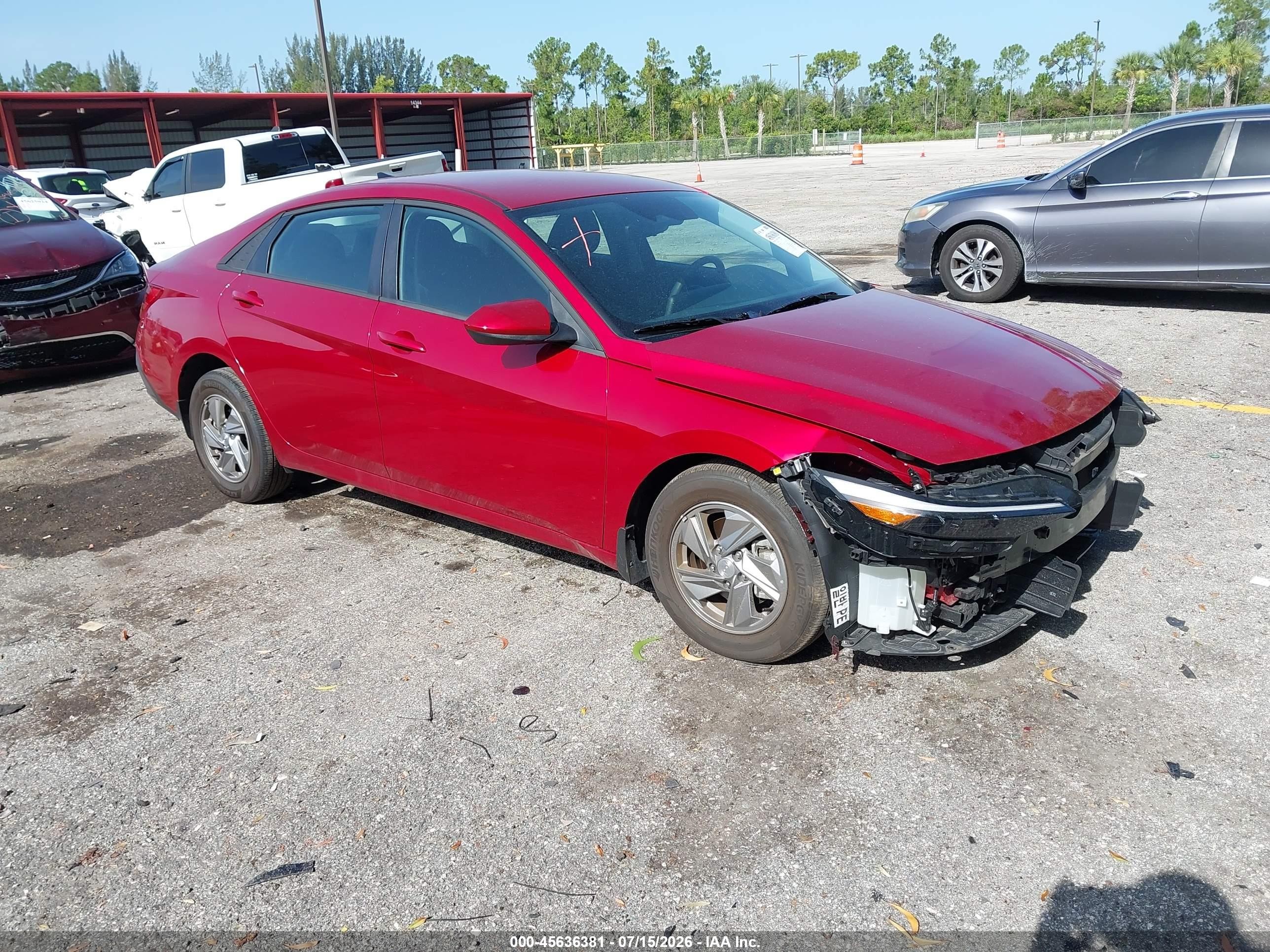 2025 Hyundai Elantra SE, VIN KMHLL4DG7SU009112 — Front end