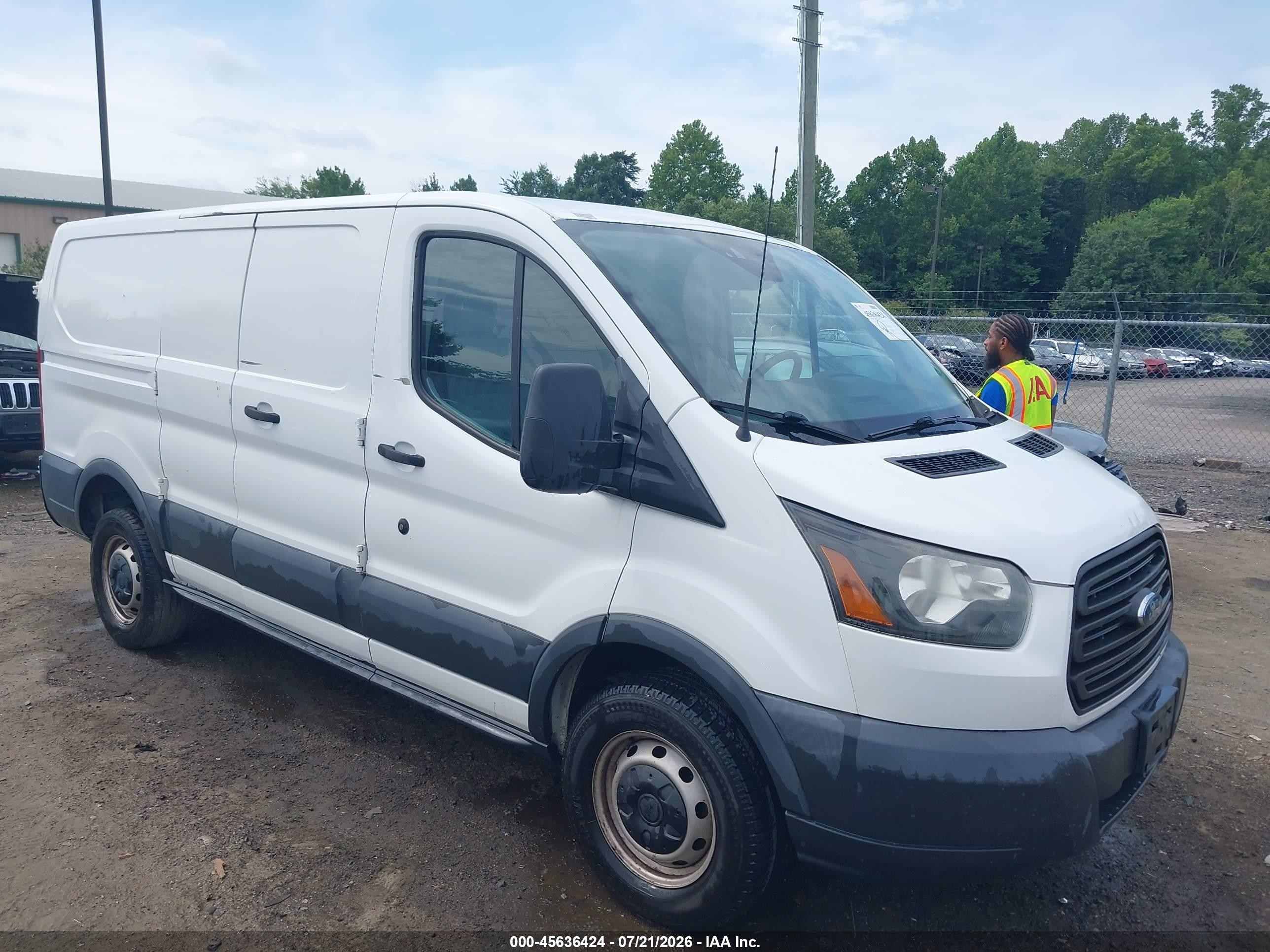 2017 Ford Transit, VIN 1FTYR1ZM3HKA96064 — Зад