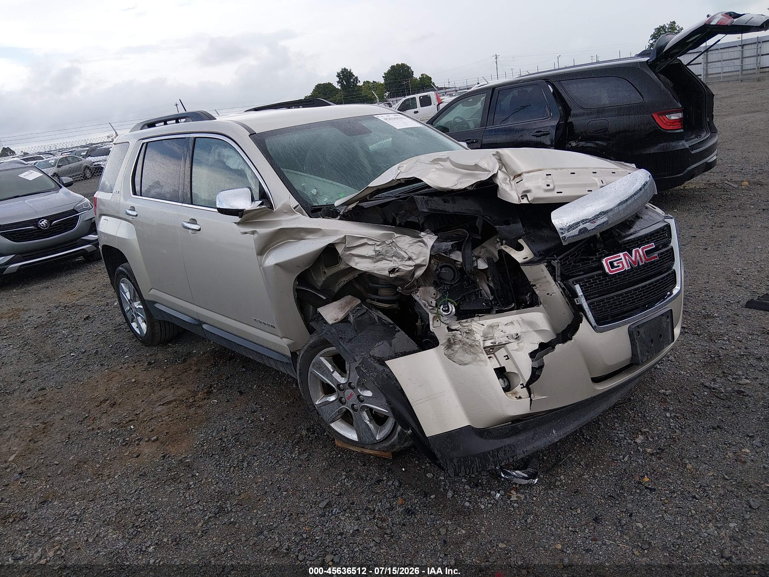 2015 GMC Terrain SLE, VIN 2GKFLWE31F6412312 — Front end