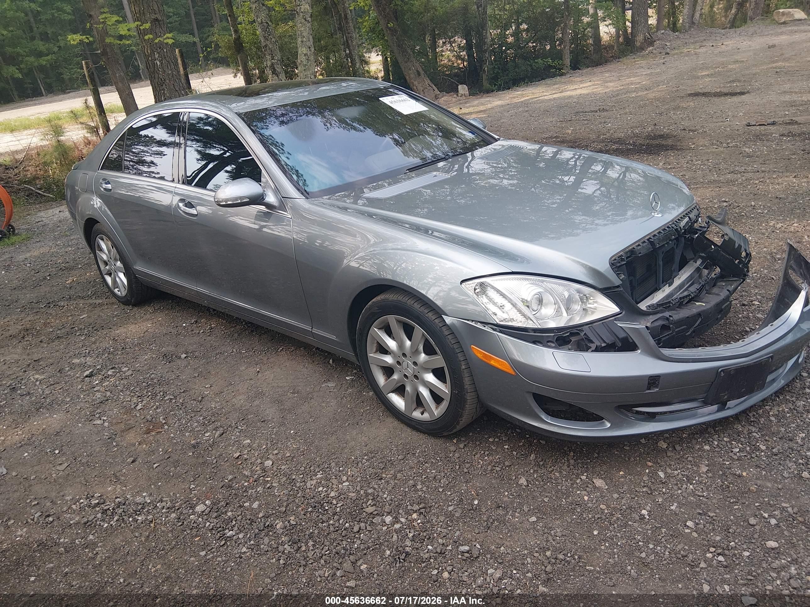 2007 Mercedes-Benz S 550, VIN WDDNG71XX7A084280 — Front end