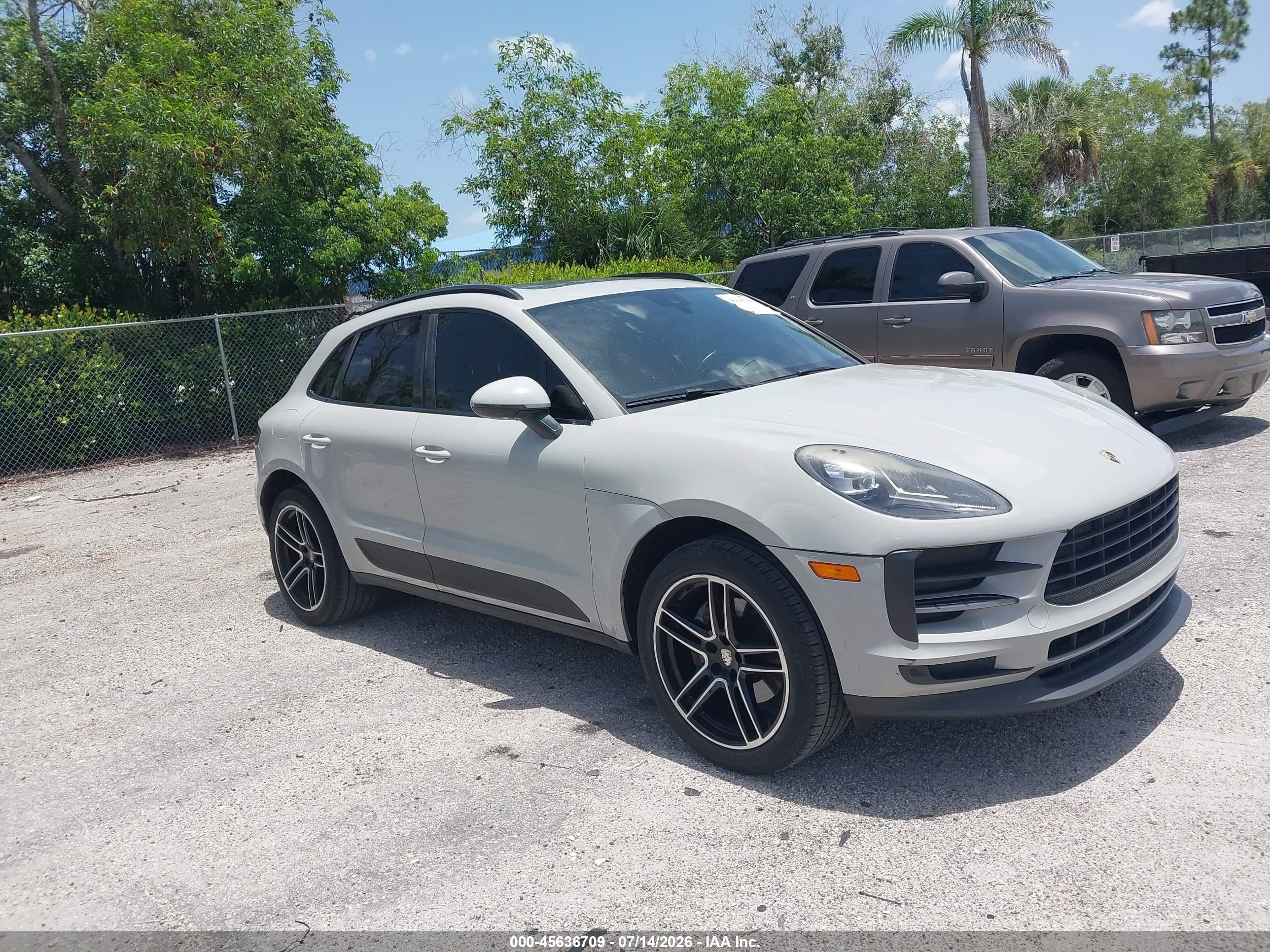 2019 Porsche Macan, VIN WP1AA2A59KLB01254 — Rear end
