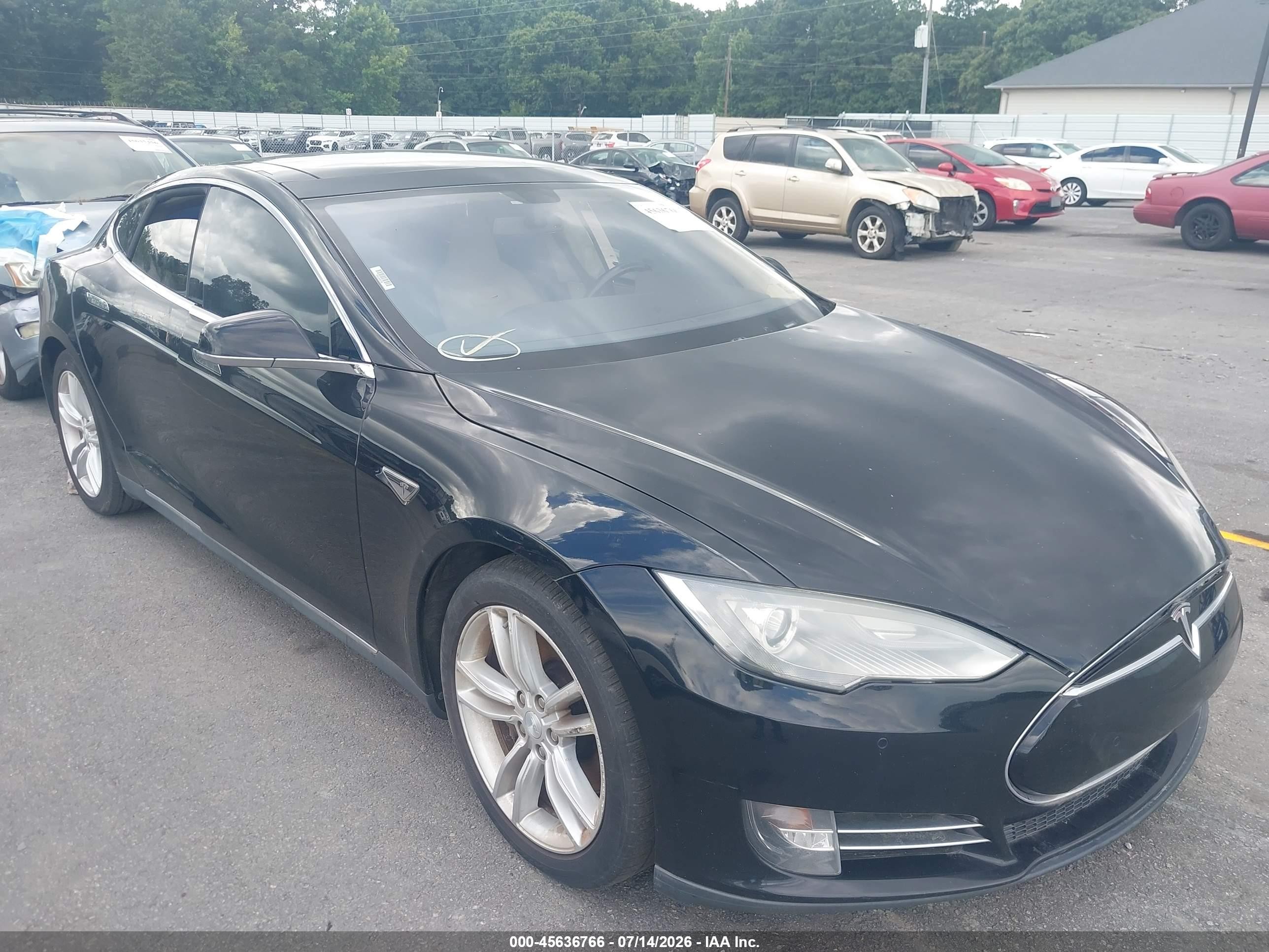 2014 Tesla Model S 60, VIN 5YJSA1H16EFP45613 — Normal wear