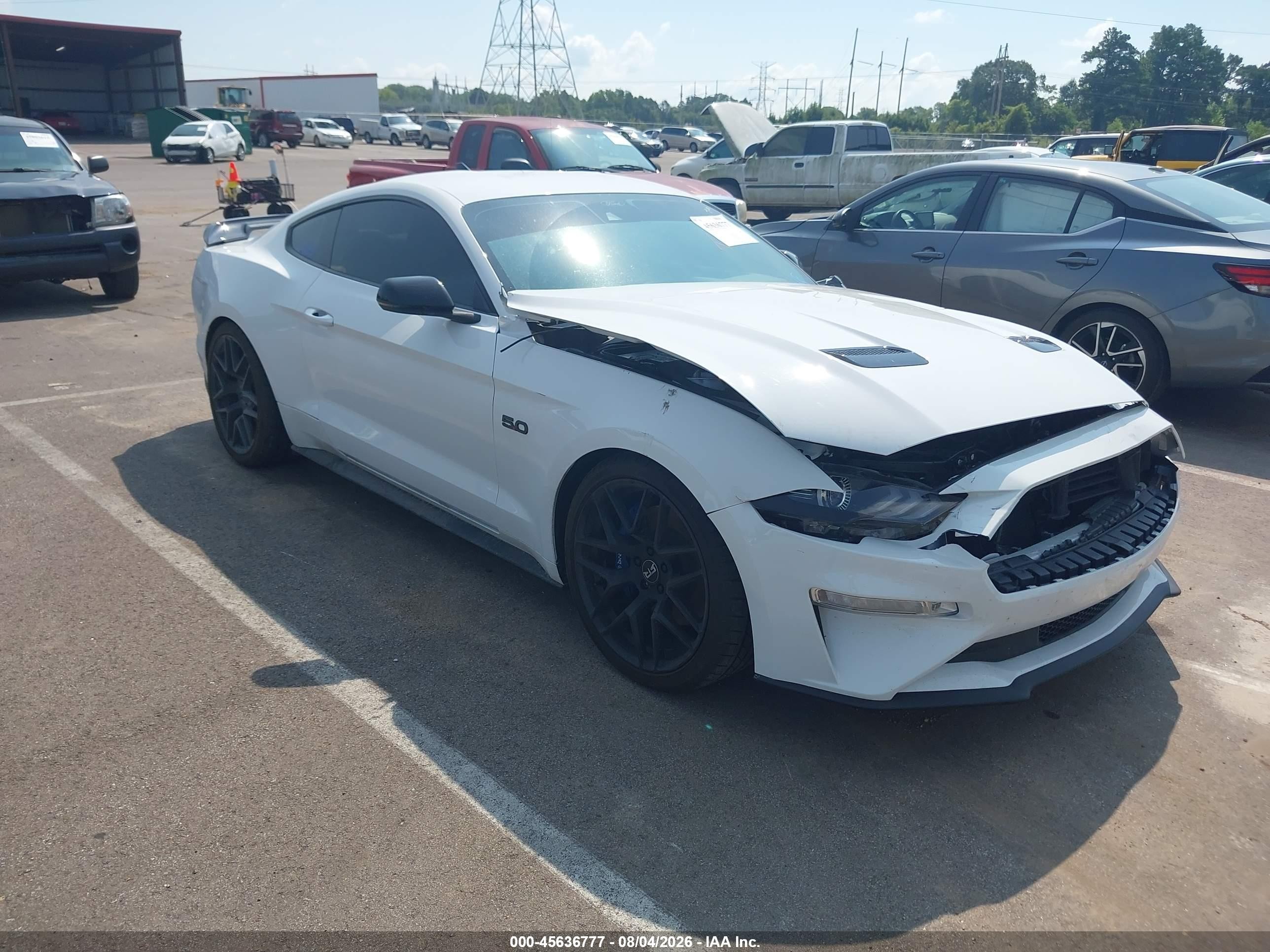 2021 Ford Mustang GT, VIN 1FA6P8CF0M5153061 — Перед
