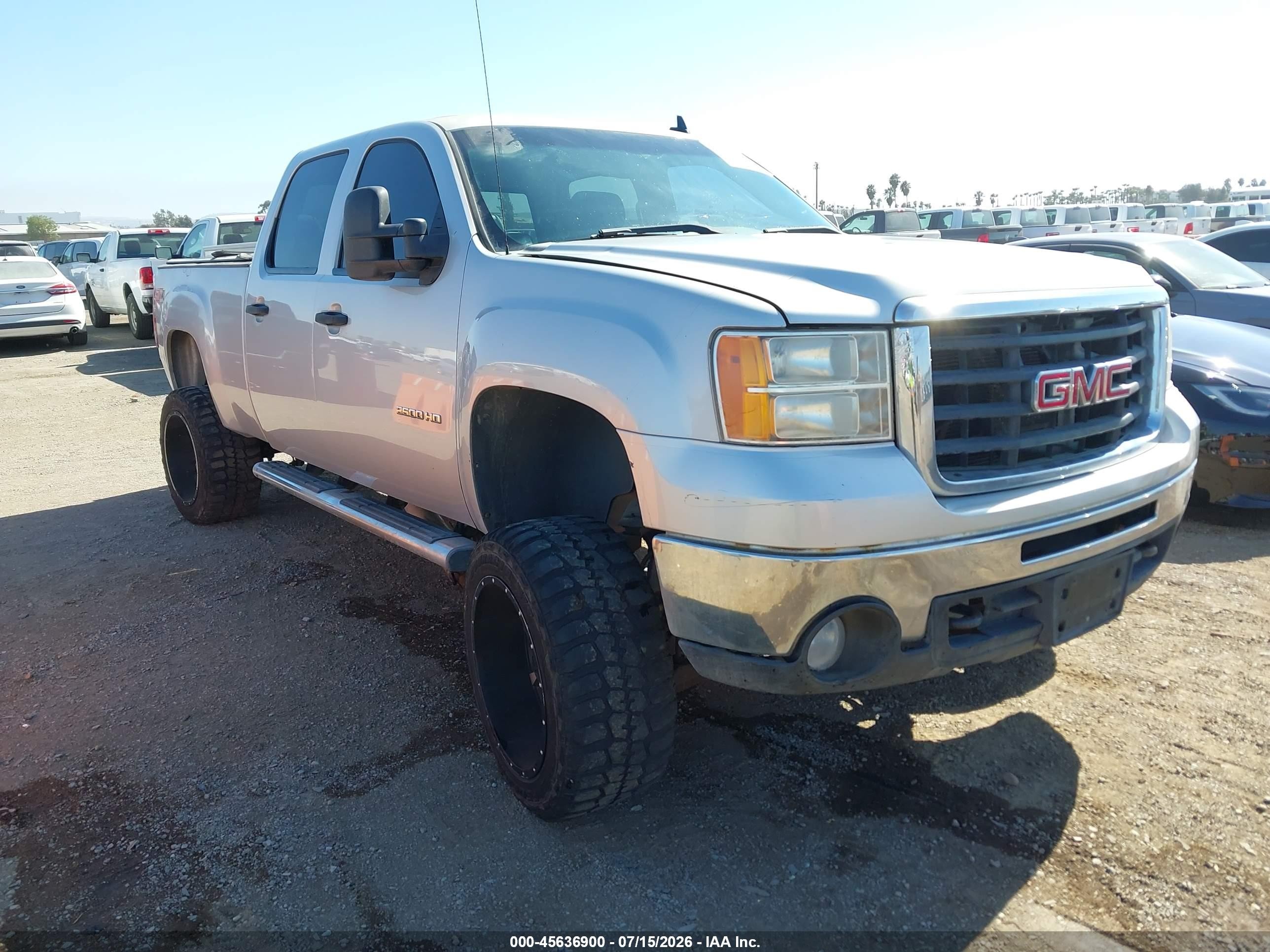 2010 GMC Sierra 2500HD SLE, VIN 1GT4K0BG8AF152483 — Undercarriage