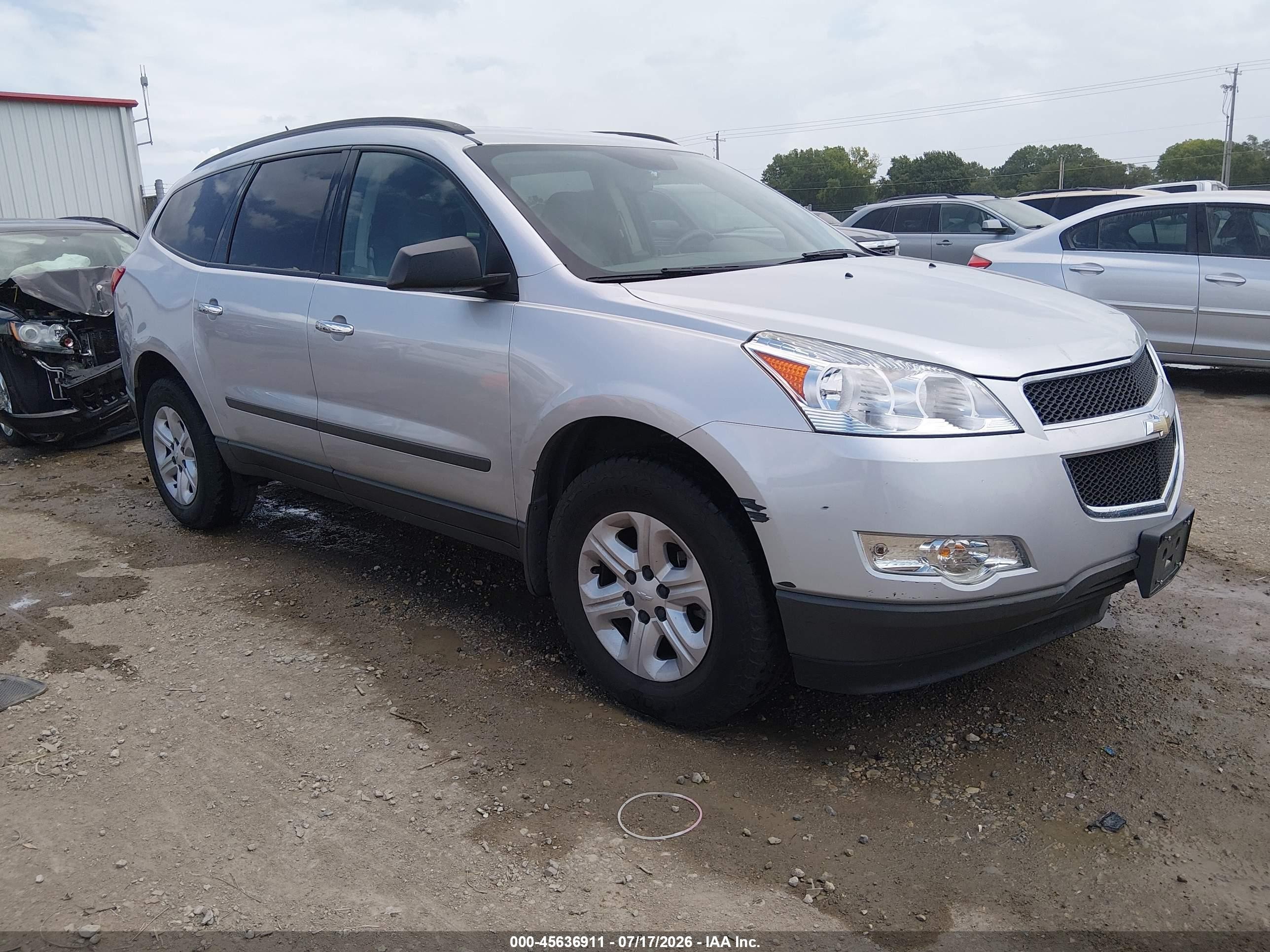2012 Chevrolet Traverse LS, VIN 1GNKRFED8CJ274730 — Front end