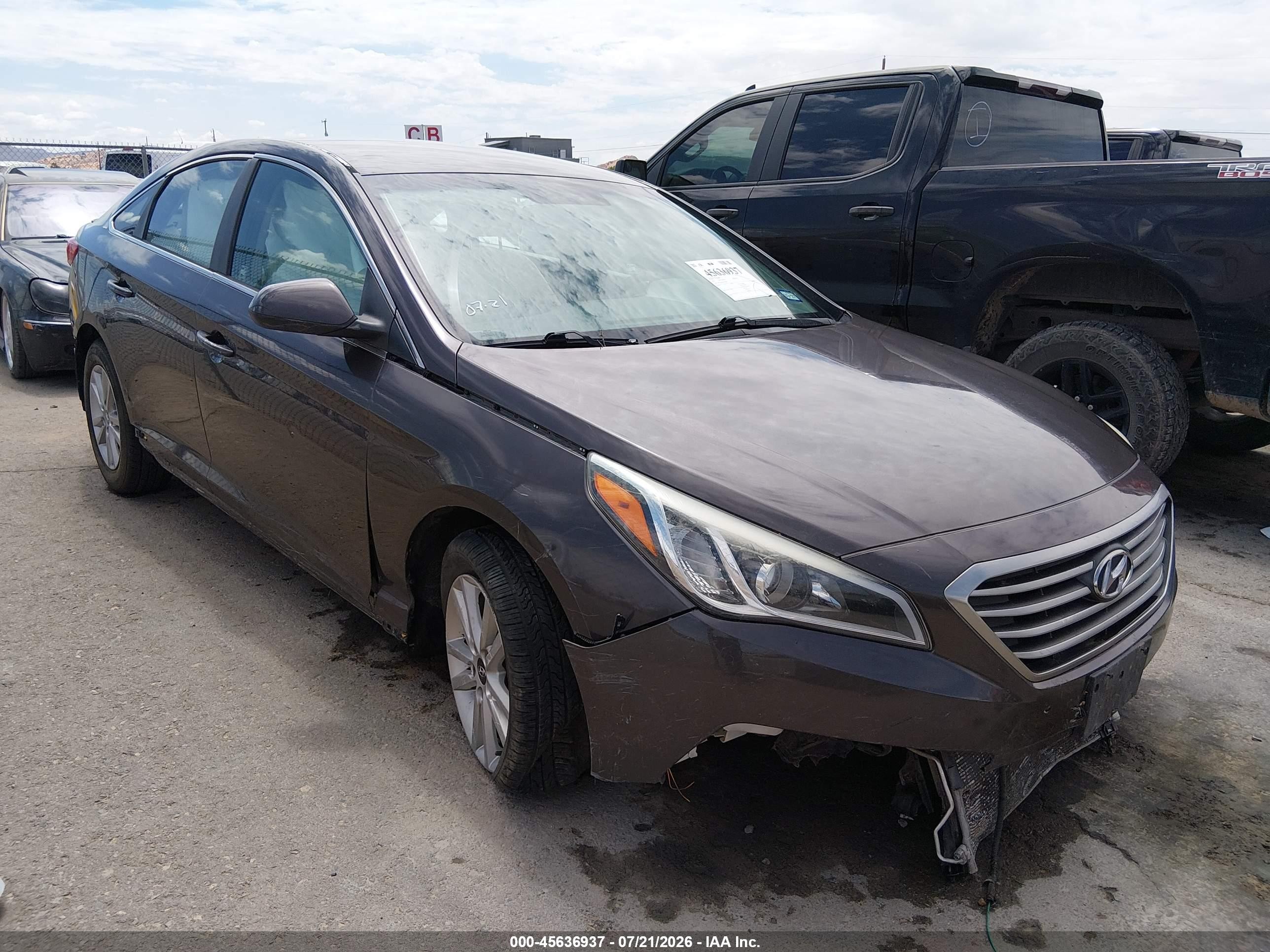 2015 Hyundai Sonata SE, VIN 5NPE24AF4FH253800 — Front end