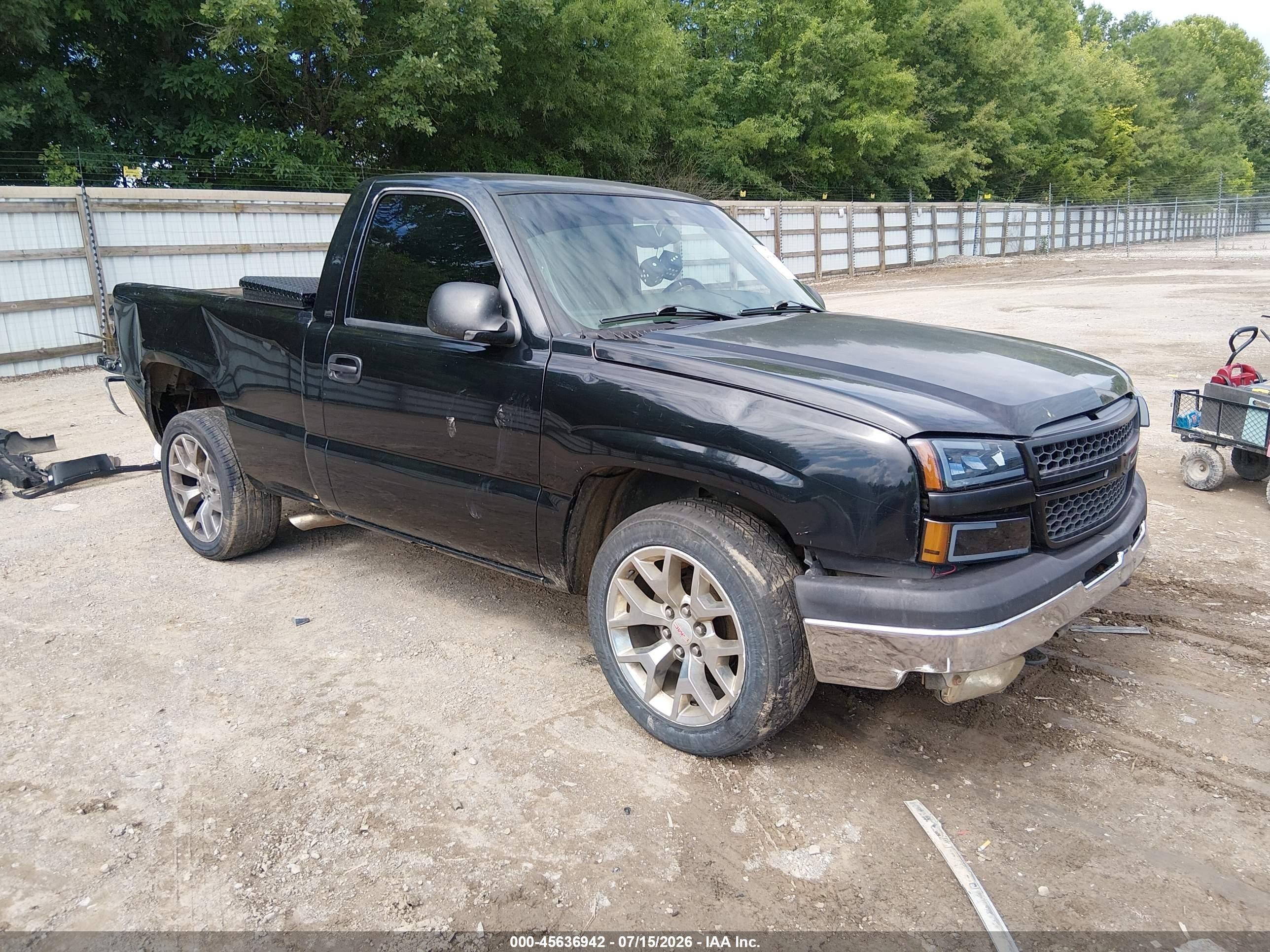 2004 Chevrolet Silverado 1500 Work Truck, VIN 1GCEC14X14Z134009 — Front end