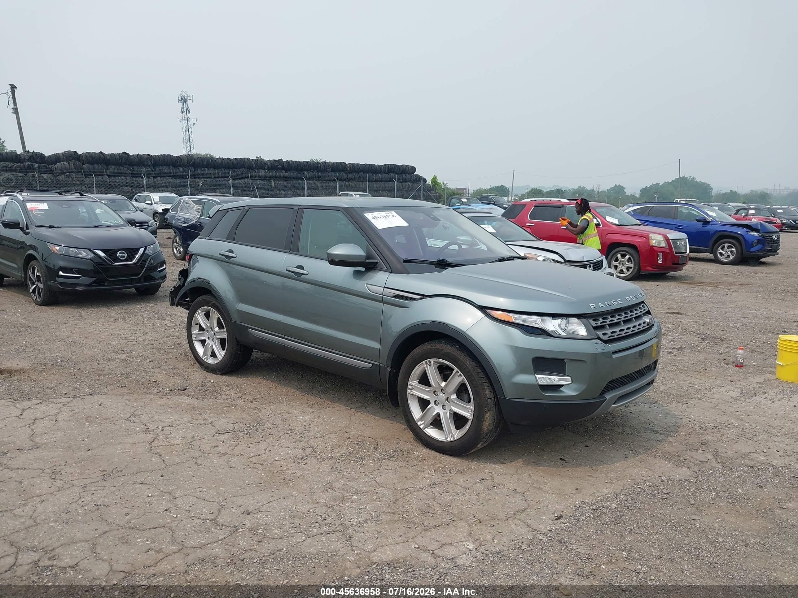 2015 Land Rover Range Rover Evoque Pure Plus, VIN SALVP2BG3FH059070 — Rear end