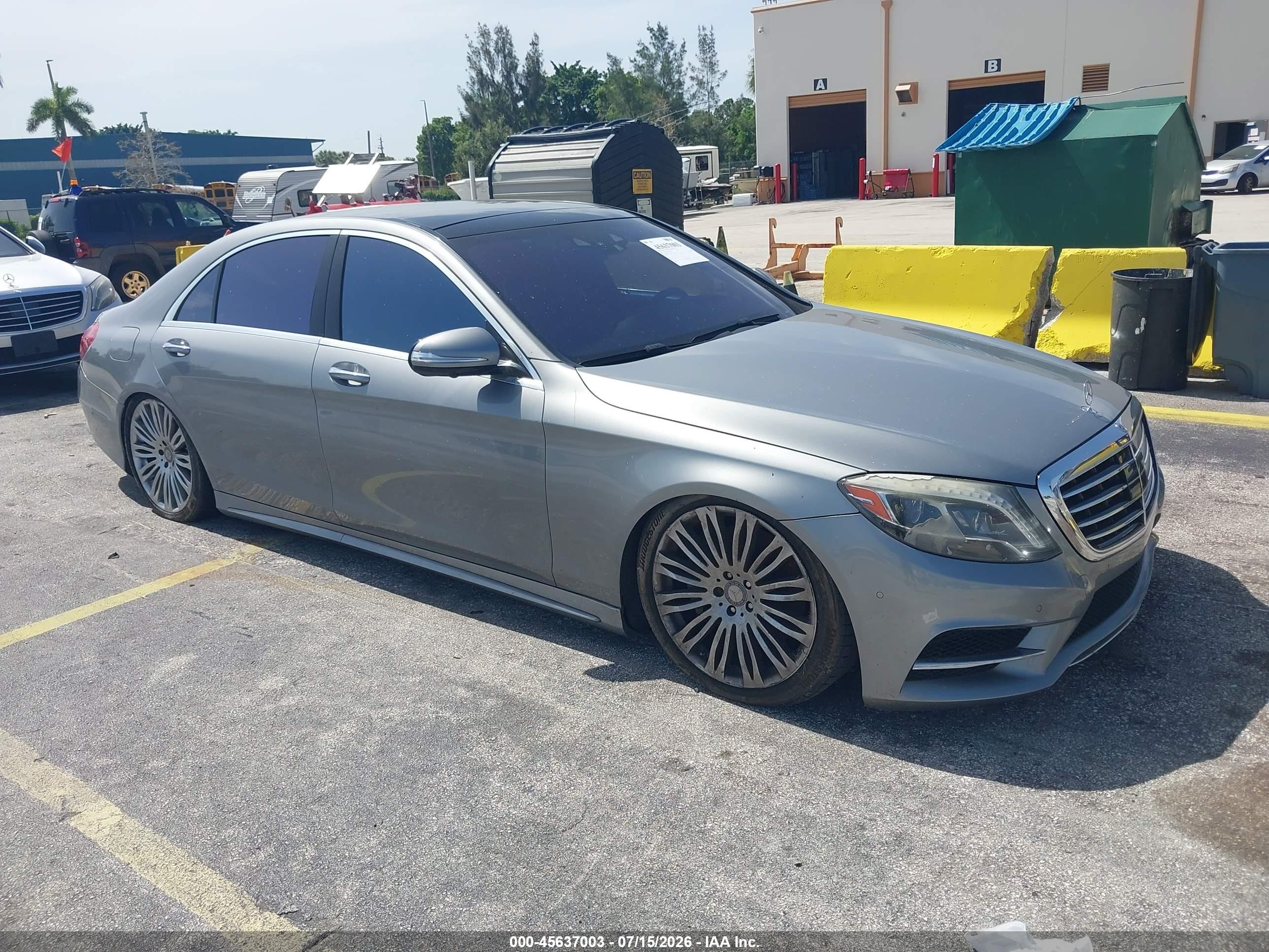 2015 Mercedes-Benz S 550, VIN WDDUG8CB5FA141339 — Фото с аукциона 1 of 5