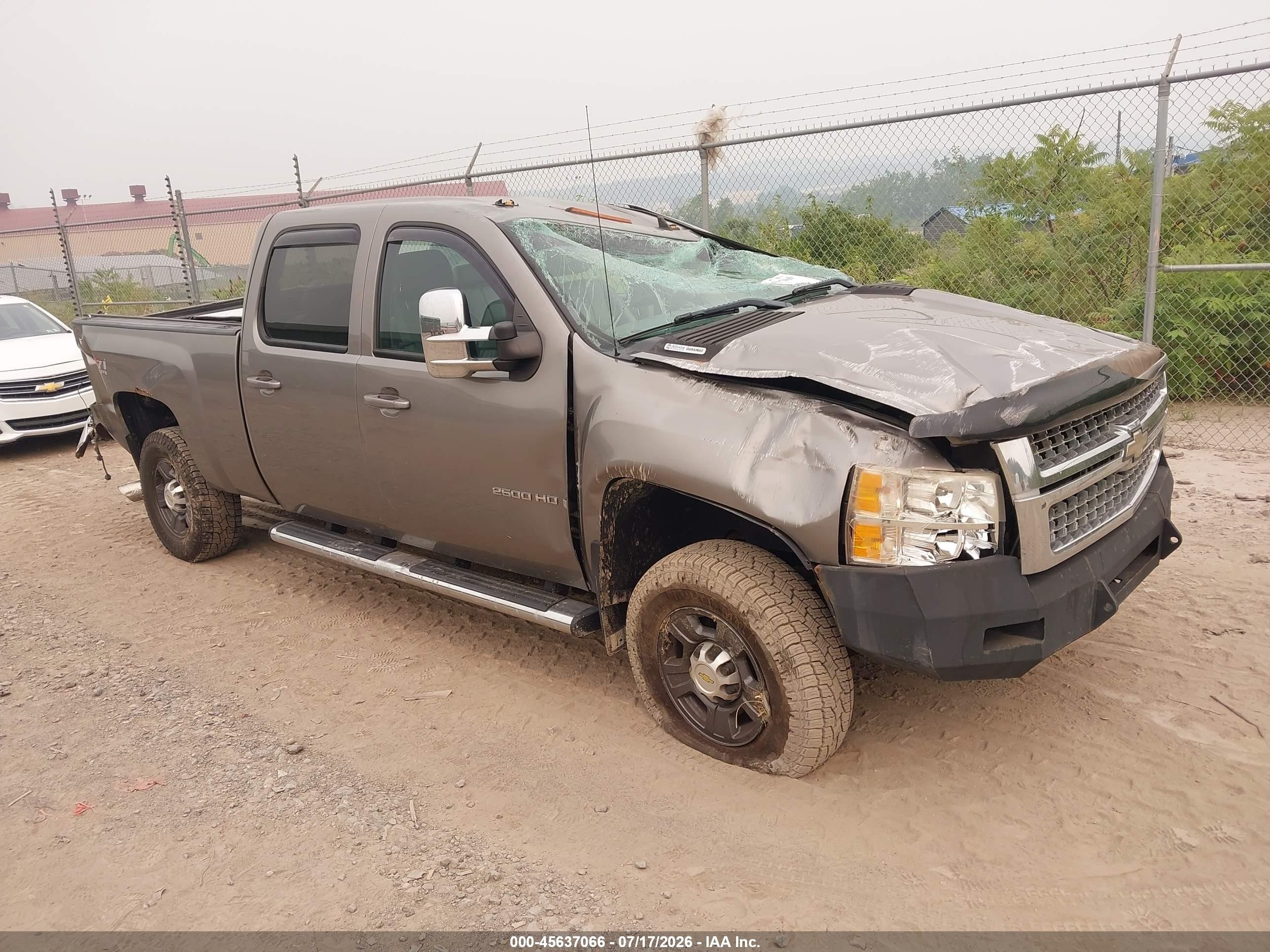 2009 Chevrolet Silverado 2500HD LTZ, VIN 1GCHK63699F149825 — Перед