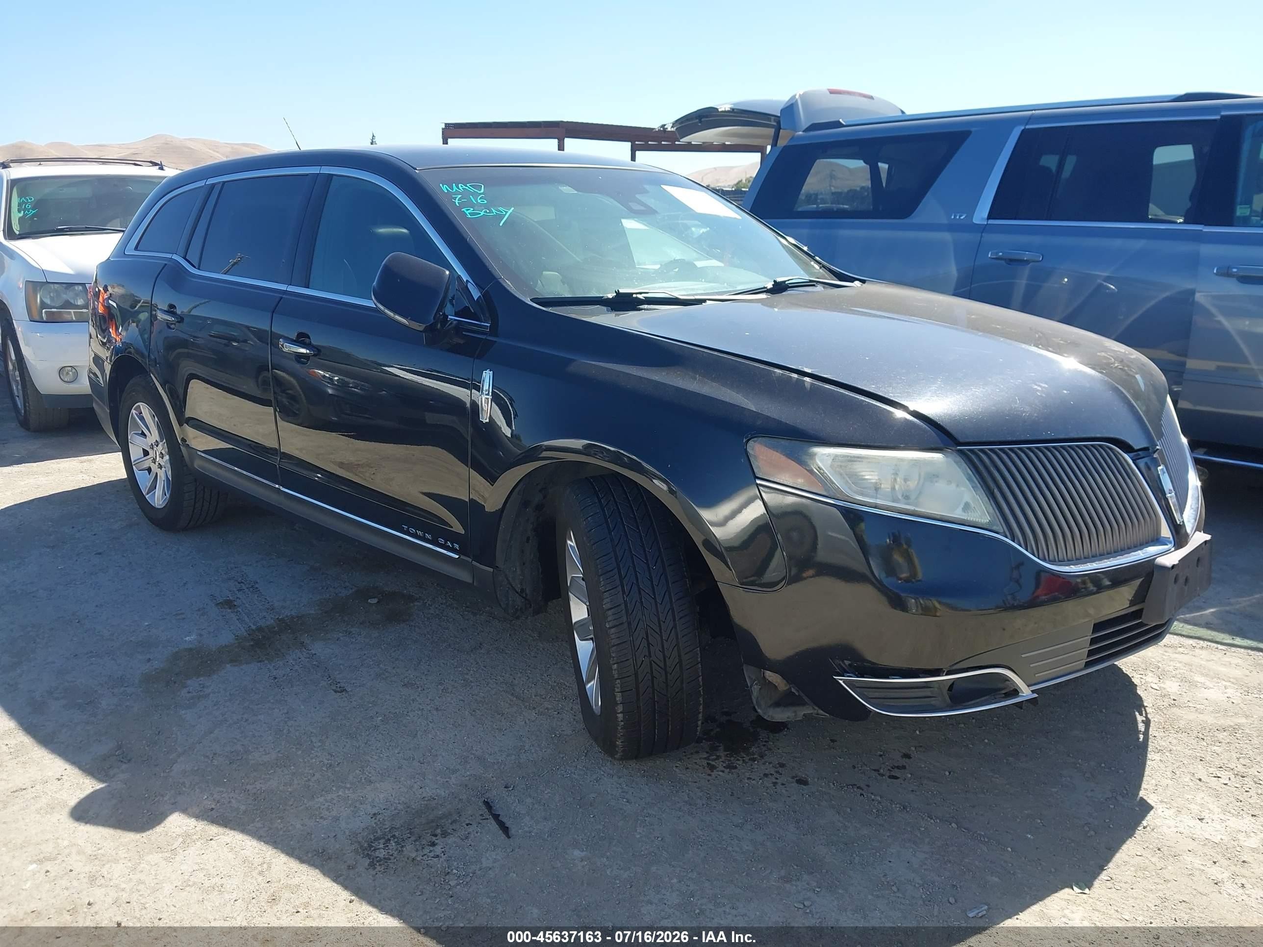 2013 Lincoln MKT, VIN 2LMHJ5NK6DBL55489 — Normal wear