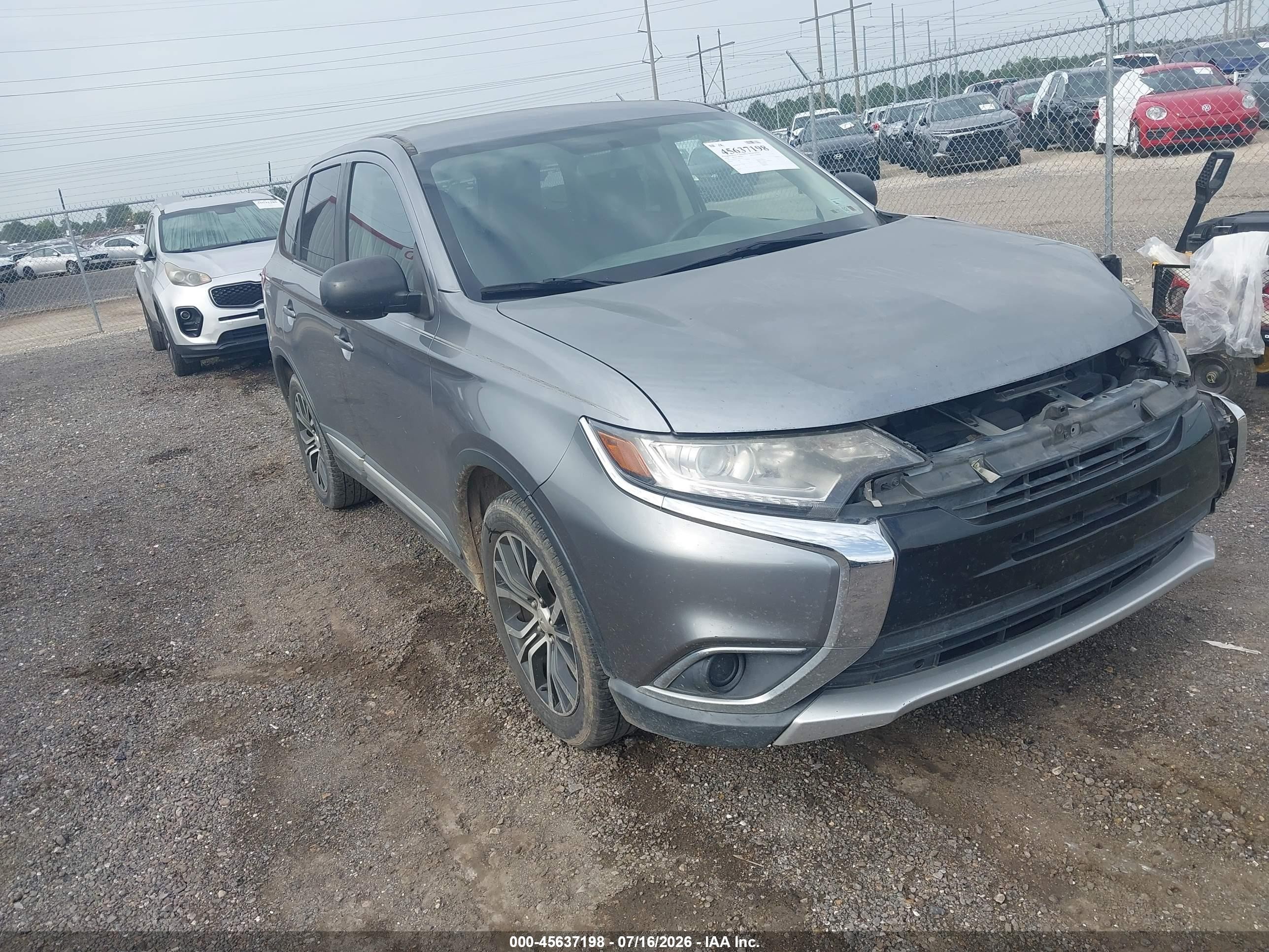 2018 Mitsubishi Outlander ES, VIN JA4AD2A31JZ052435 — Front end