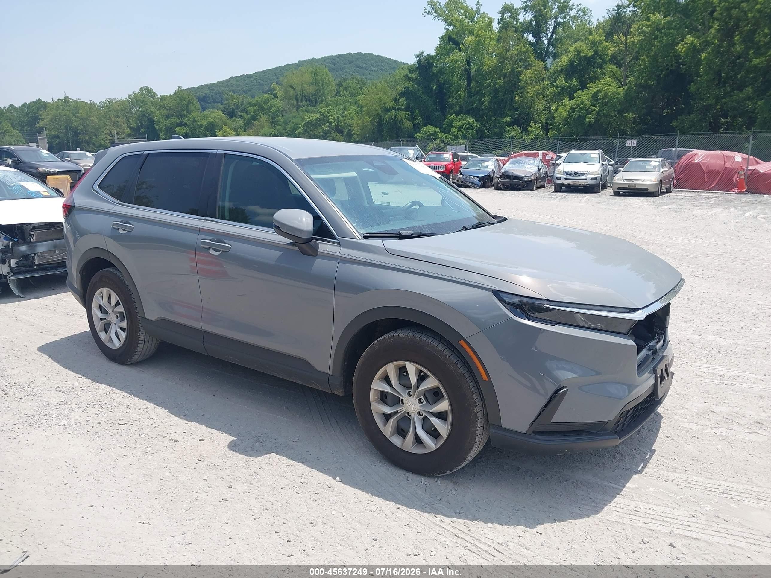 2026 Honda CR-V LX, VIN 2HKRS4H26TH464917 — Перед