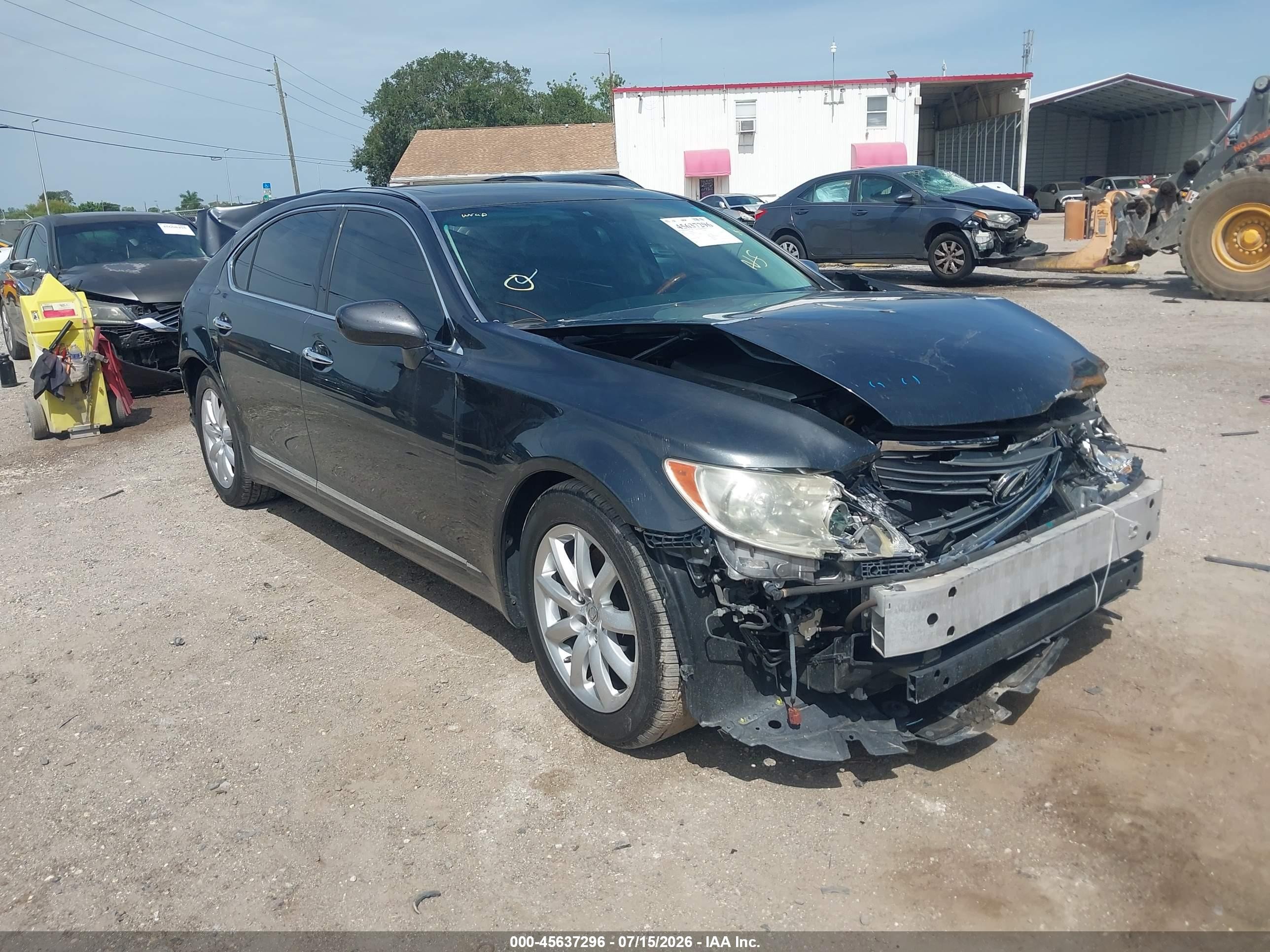 2007 Lexus LS 460 L, VIN JTHGL46F075002075 — Rear end