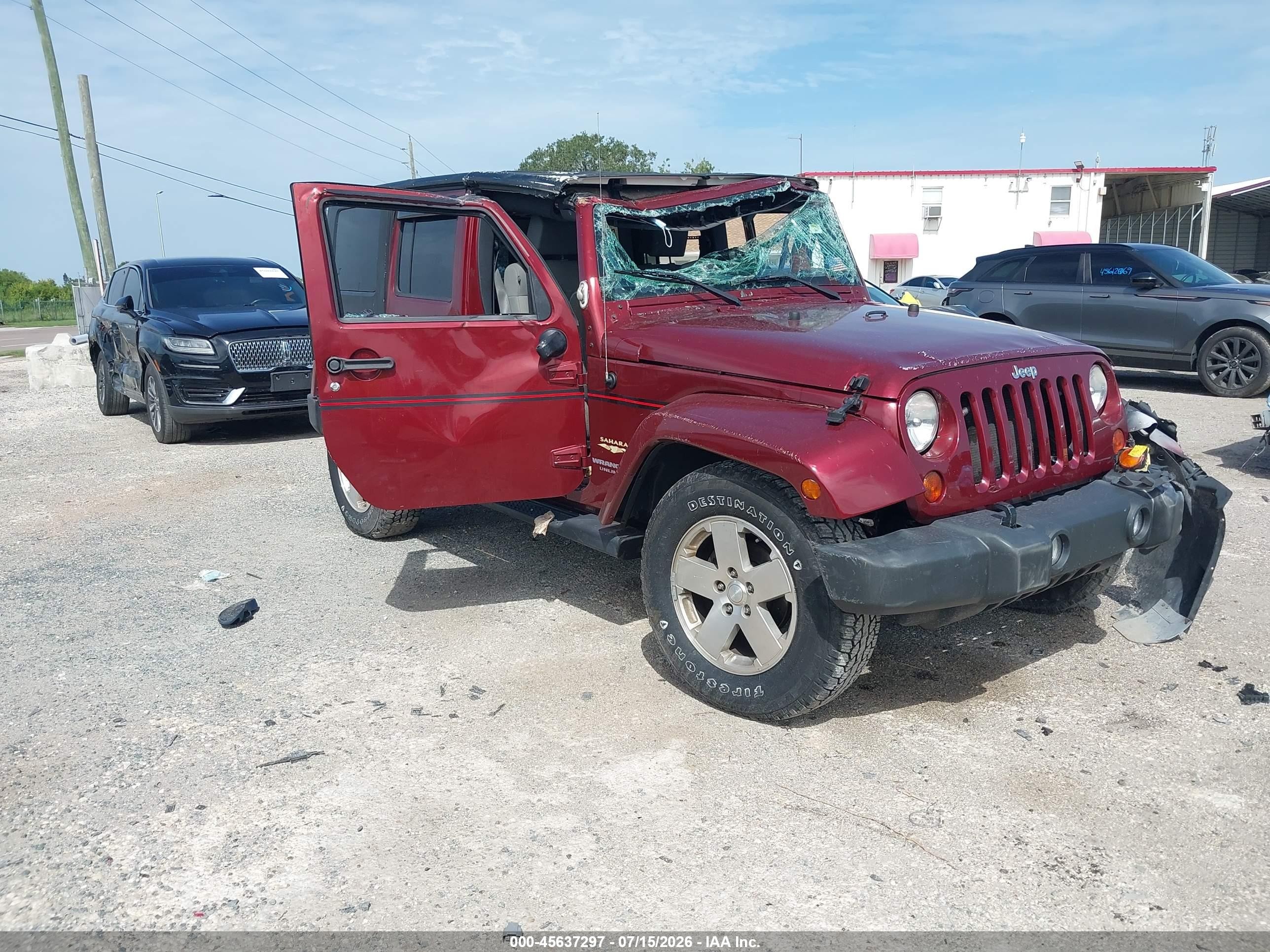 2008 Jeep Wrangler Unlimited Sahara, VIN 1J4GA59158L532465 — Roof