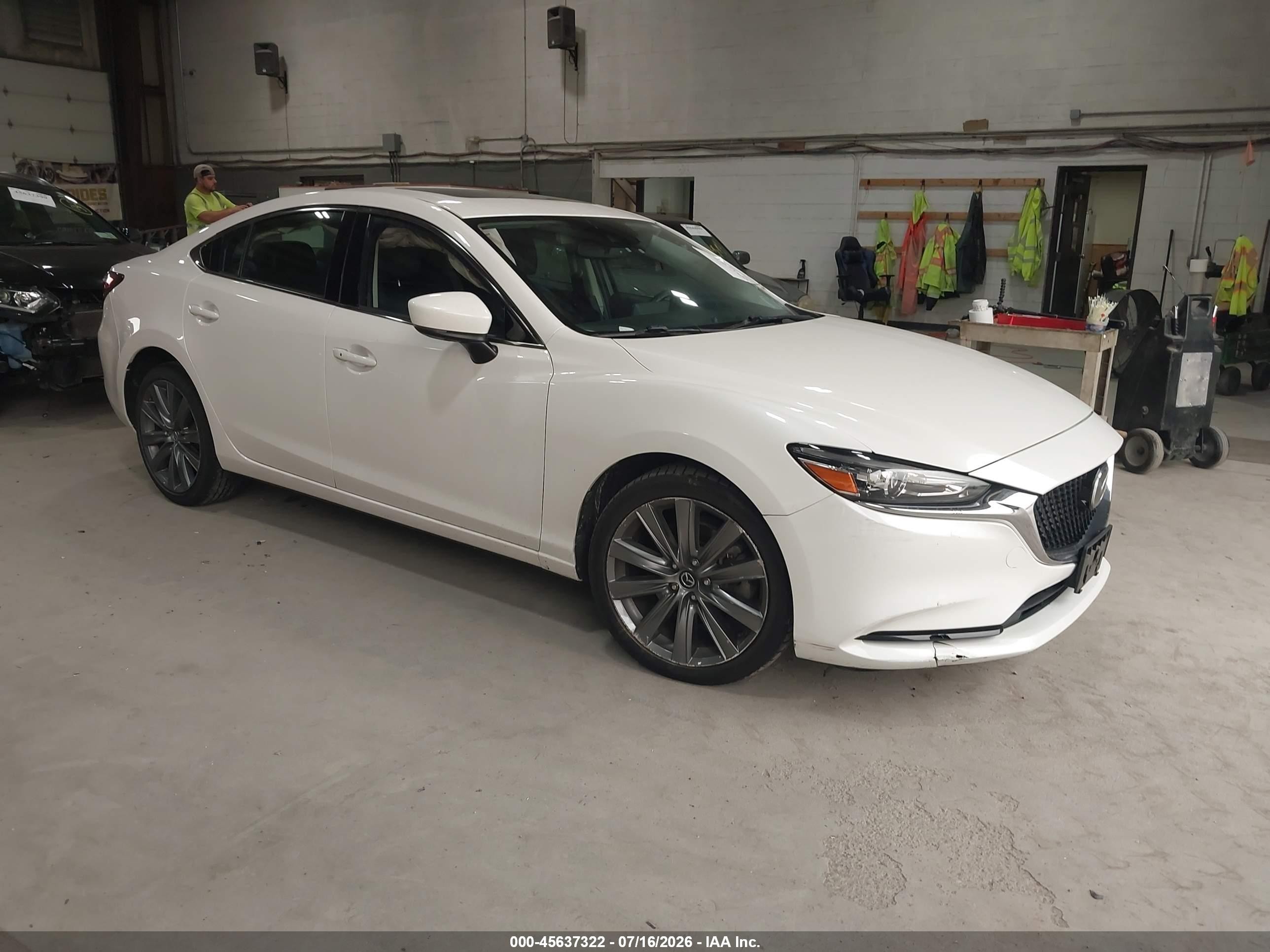 2021 Mazda 6 Grand Touring, VIN JM1GL1TY3M1611962 — Зад