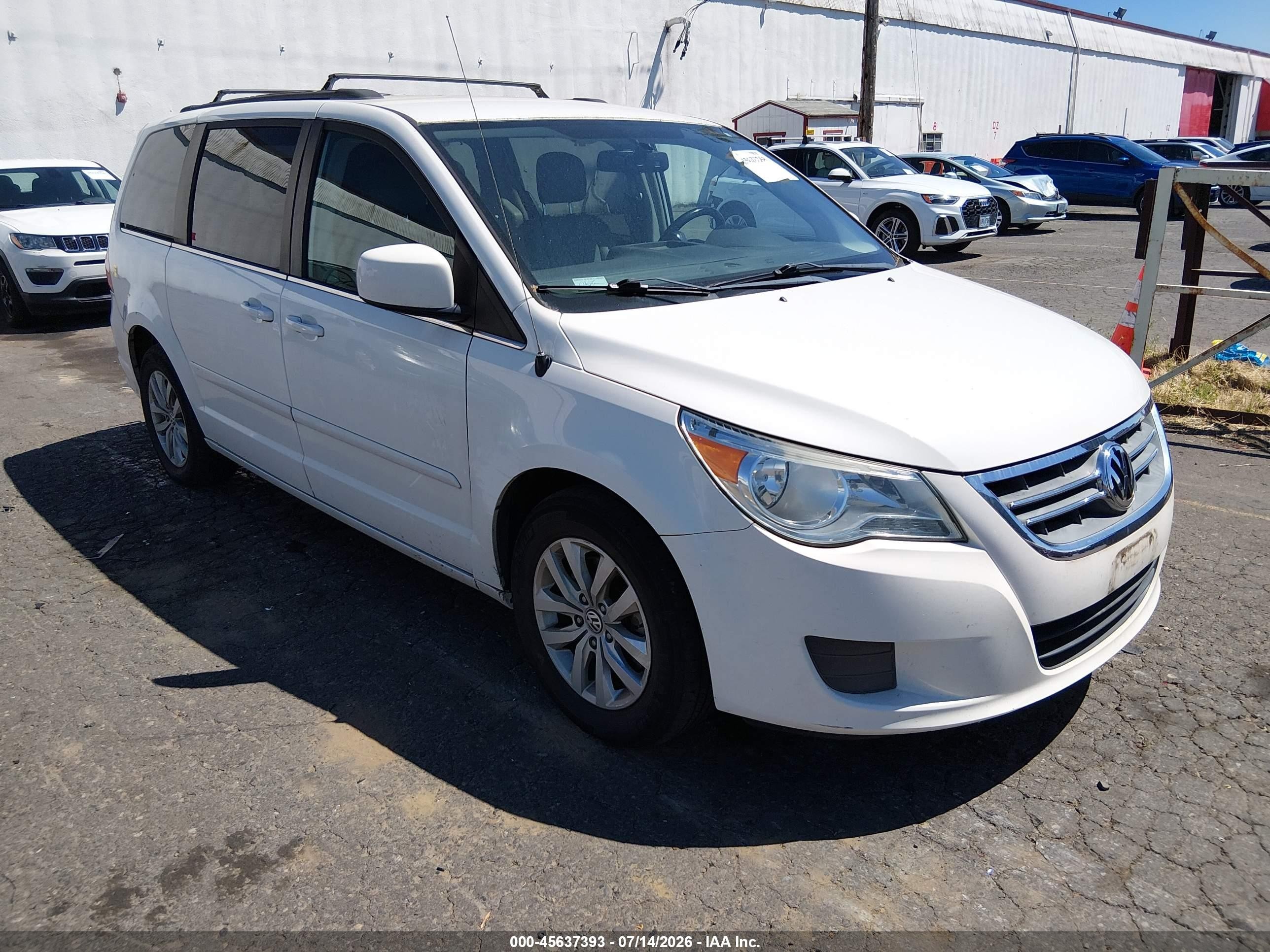 2012 Volkswagen Routan SE, VIN 2C4RVABG4CR136294 — Normal wear