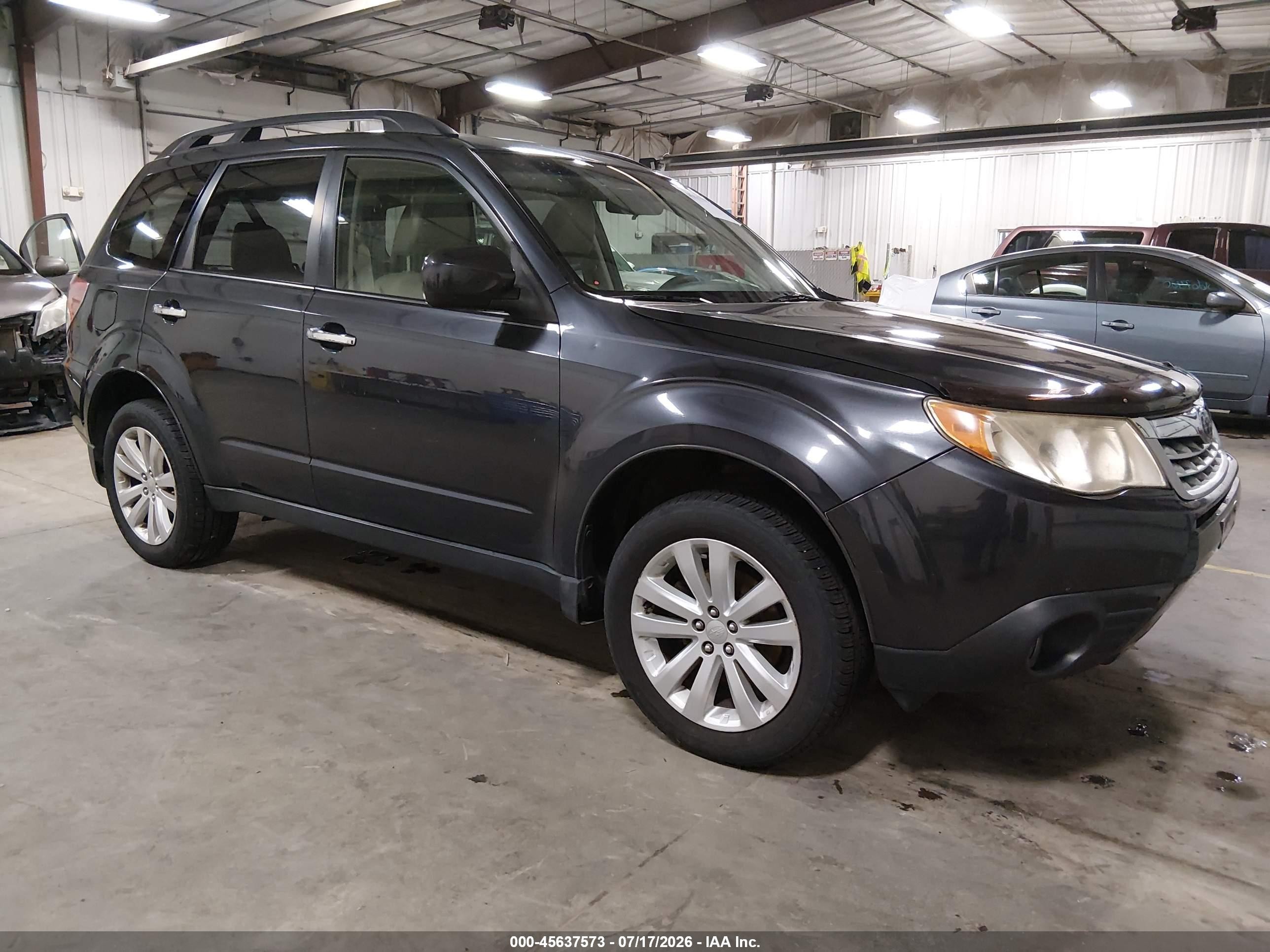 2013 Subaru Forester X Premium, VIN JF2SHADC2DH410755 — Бок