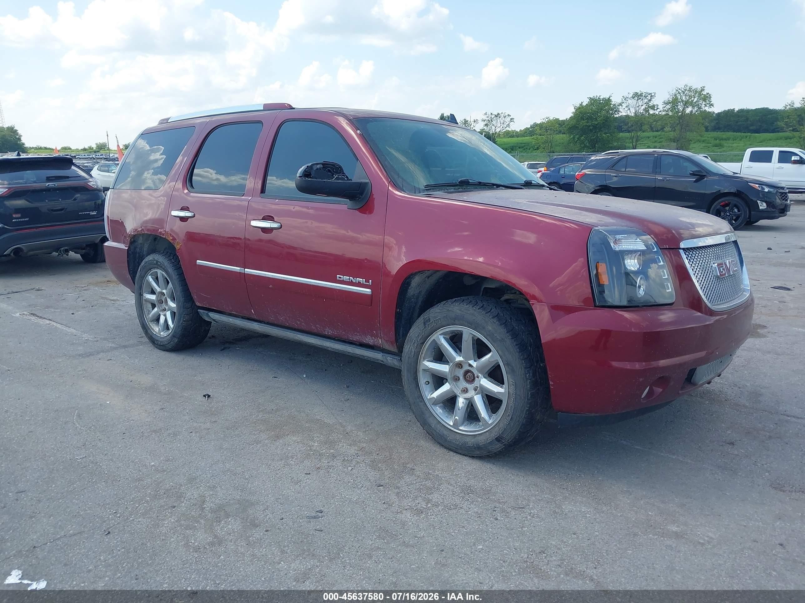 2010 GMC Yukon Denali, VIN 1GKUKEEF1AR155972 — Град