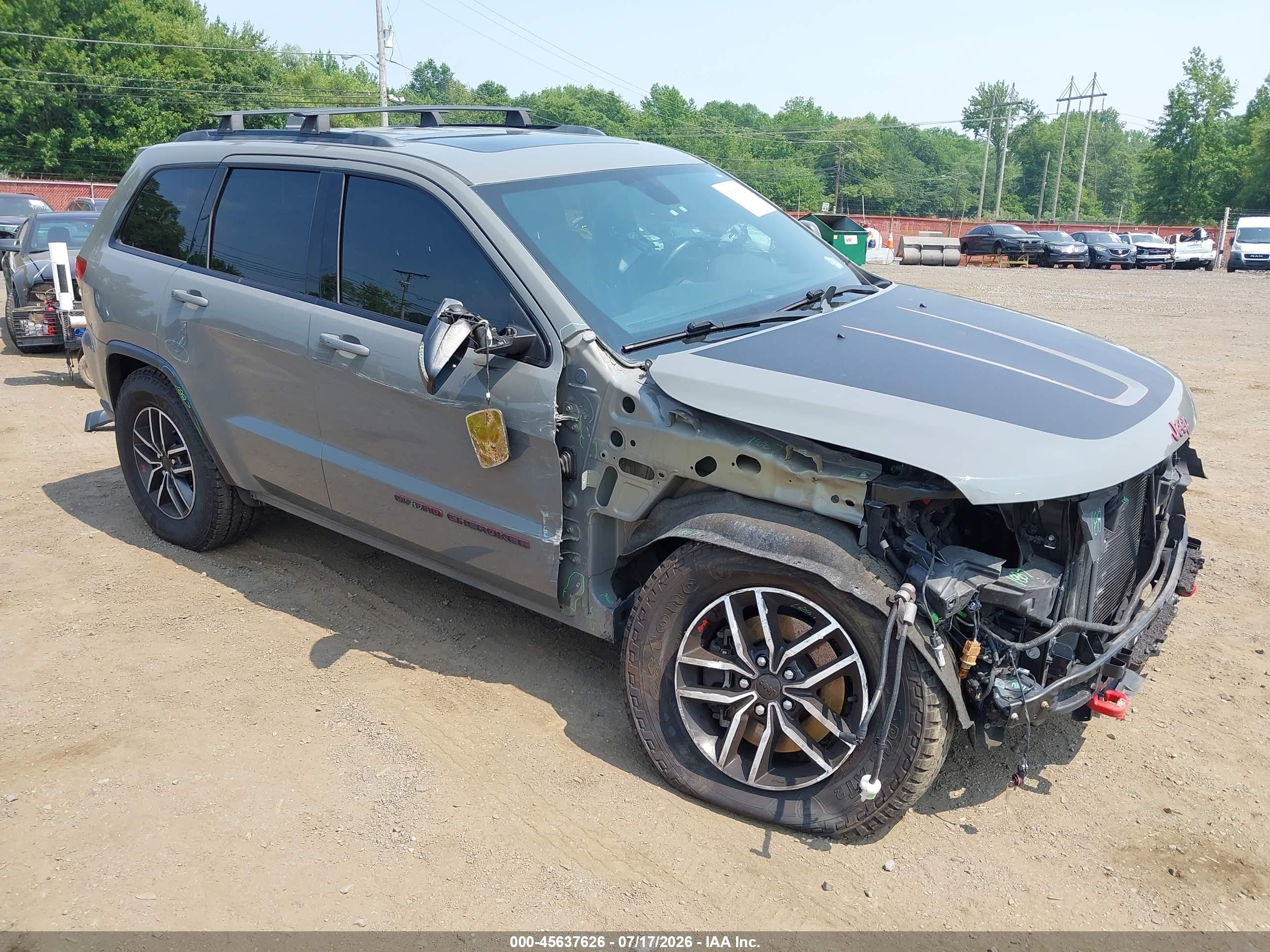 2021 Jeep Grand Cherokee Trailhawk, VIN 1C4RJFLG0MC709077 — Front end