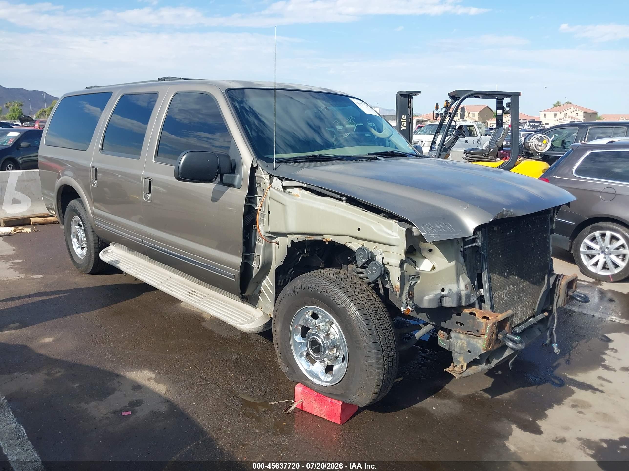 2005 Ford Excursion Limited, VIN 1FMNU42L15EC66318 — Front end