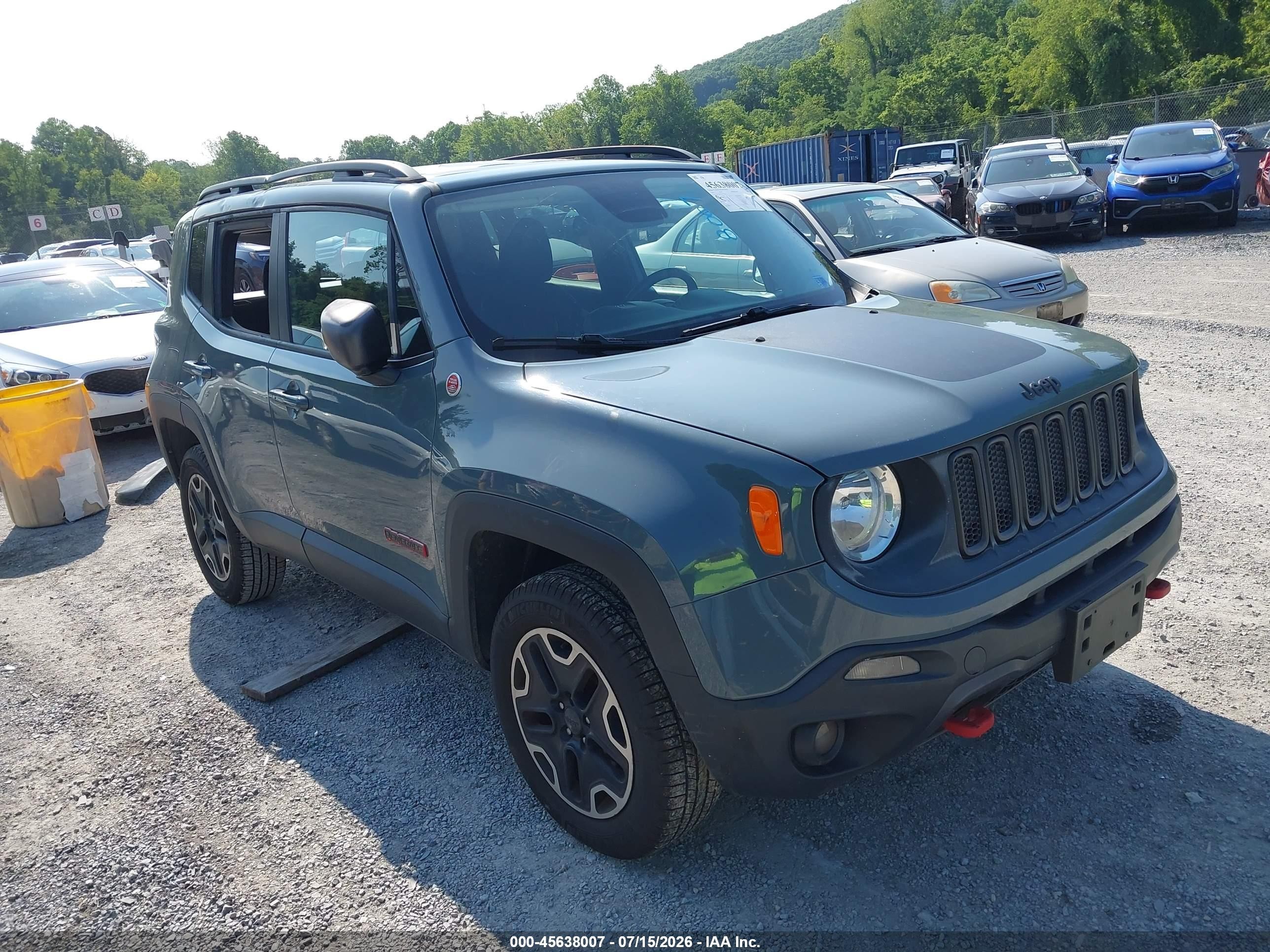 2016 Jeep Renegade Trailhawk, VIN ZACCJBCT6GPD21167 — Rear end