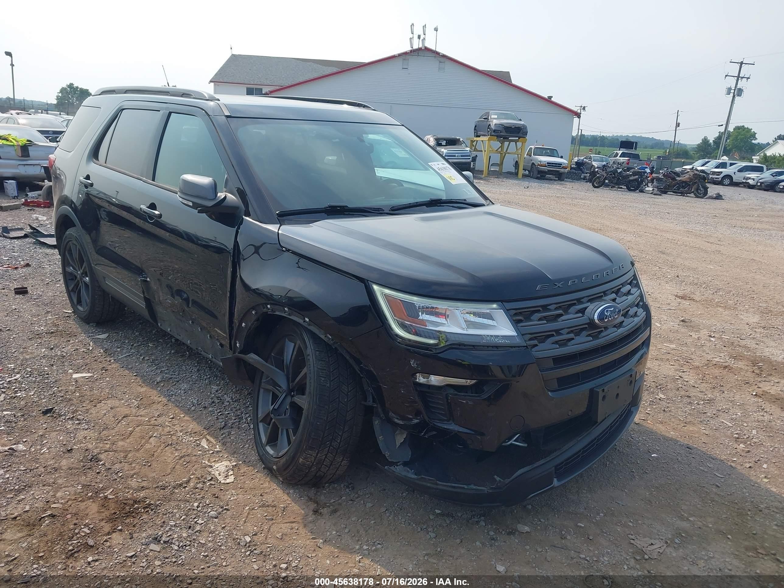 2018 Ford Explorer XLT, VIN 1FM5K8DH8JGC61881 — Side