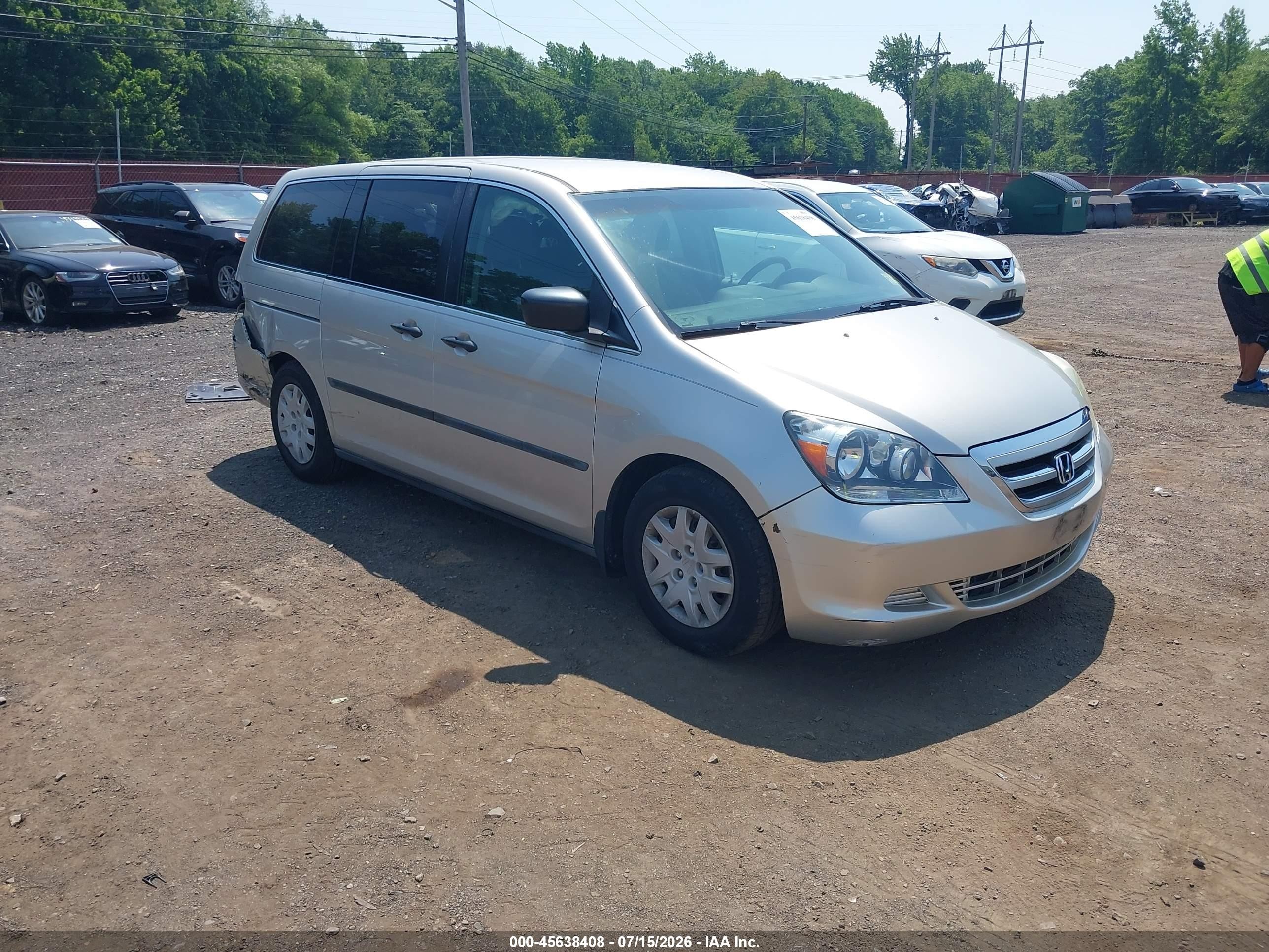 2005 Honda Odyssey LX, VIN 5FNRL38225B103693 — Side
