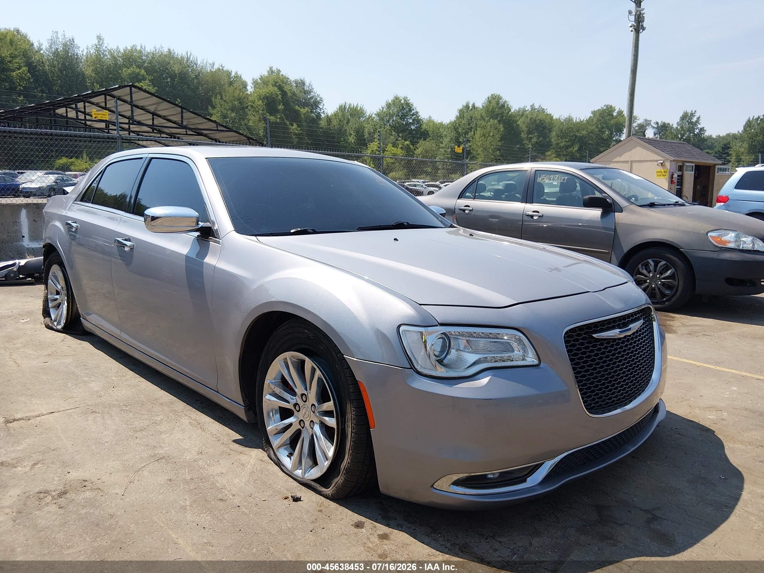 2017 Chrysler 300 C, VIN 2C3CCAEG5HH549690 — Зад
