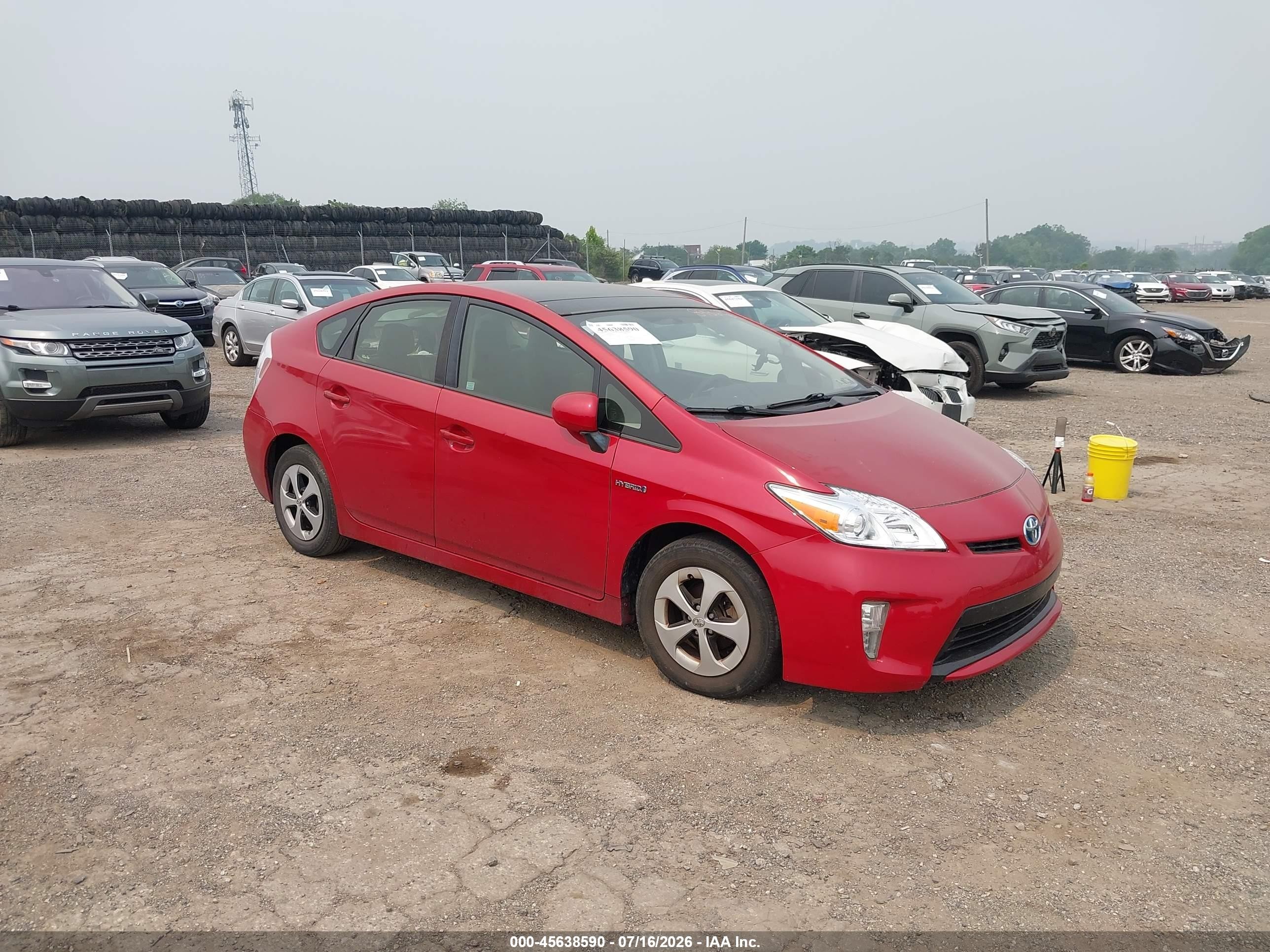 2015 Toyota Prius Two, VIN JTDKN3DU8F1893692 — Side