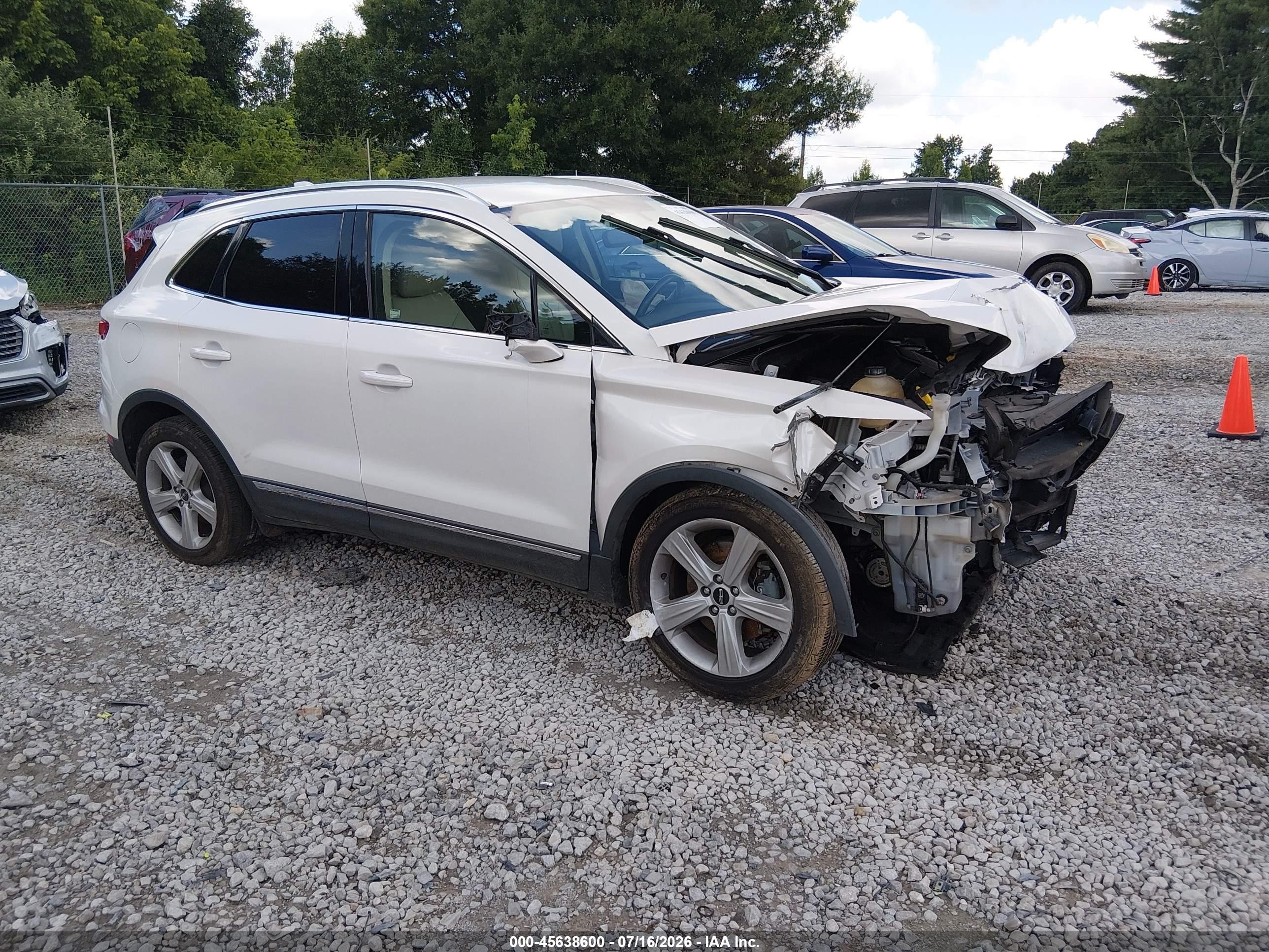 2017 Lincoln MKC Premiere, VIN 5LMCJ1C94HUL40467 — Front end