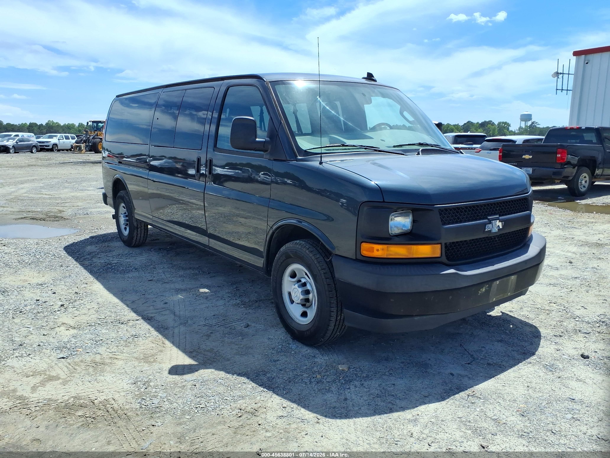 2017 Chevrolet Express Passenger LS, VIN 1GAZGNFG9H1292329 — Normal wear