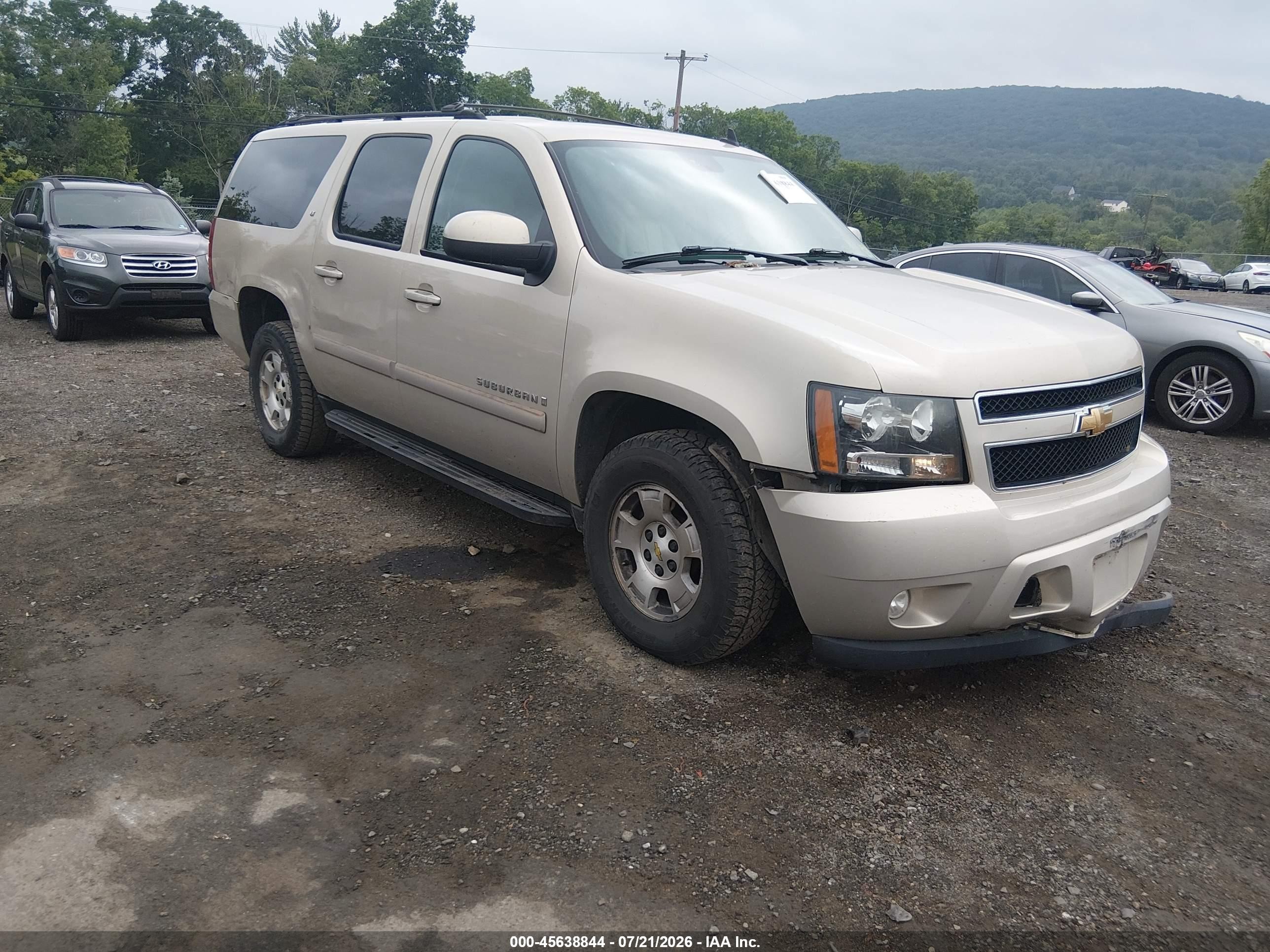 2007 Chevrolet Suburban LT, VIN 3GNFK16357G135354 — Front end